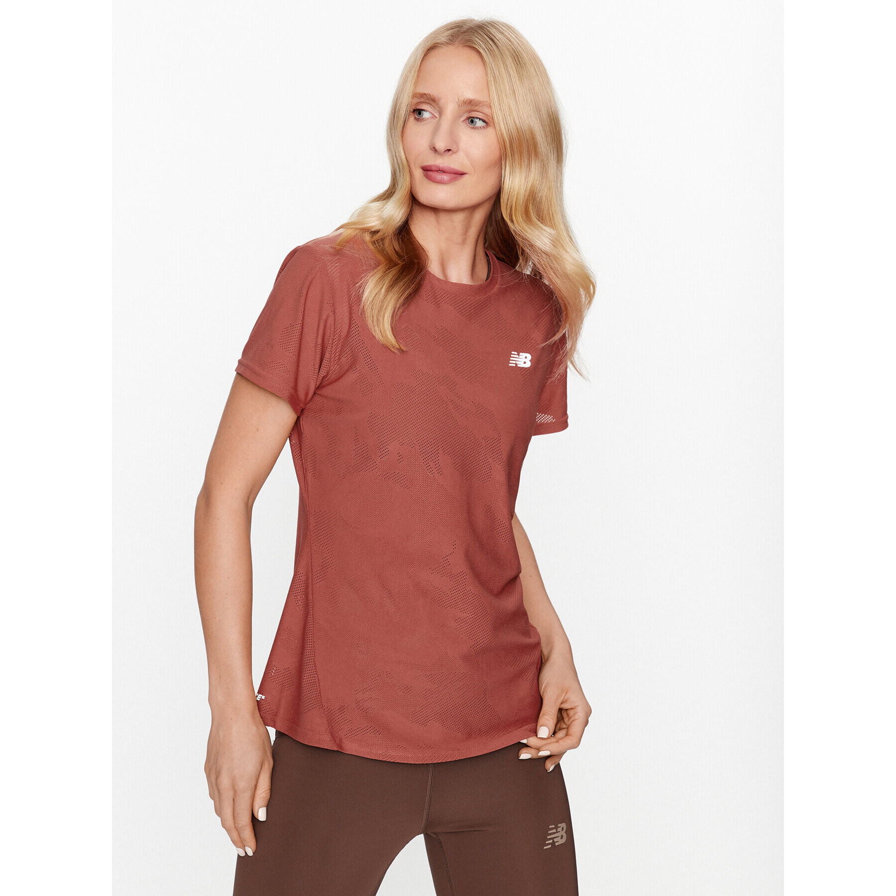 New Balance Тишърт Q Speed Jacquard Short Sleeve WT33281 Червен Regular Fit - Pepit.bg
