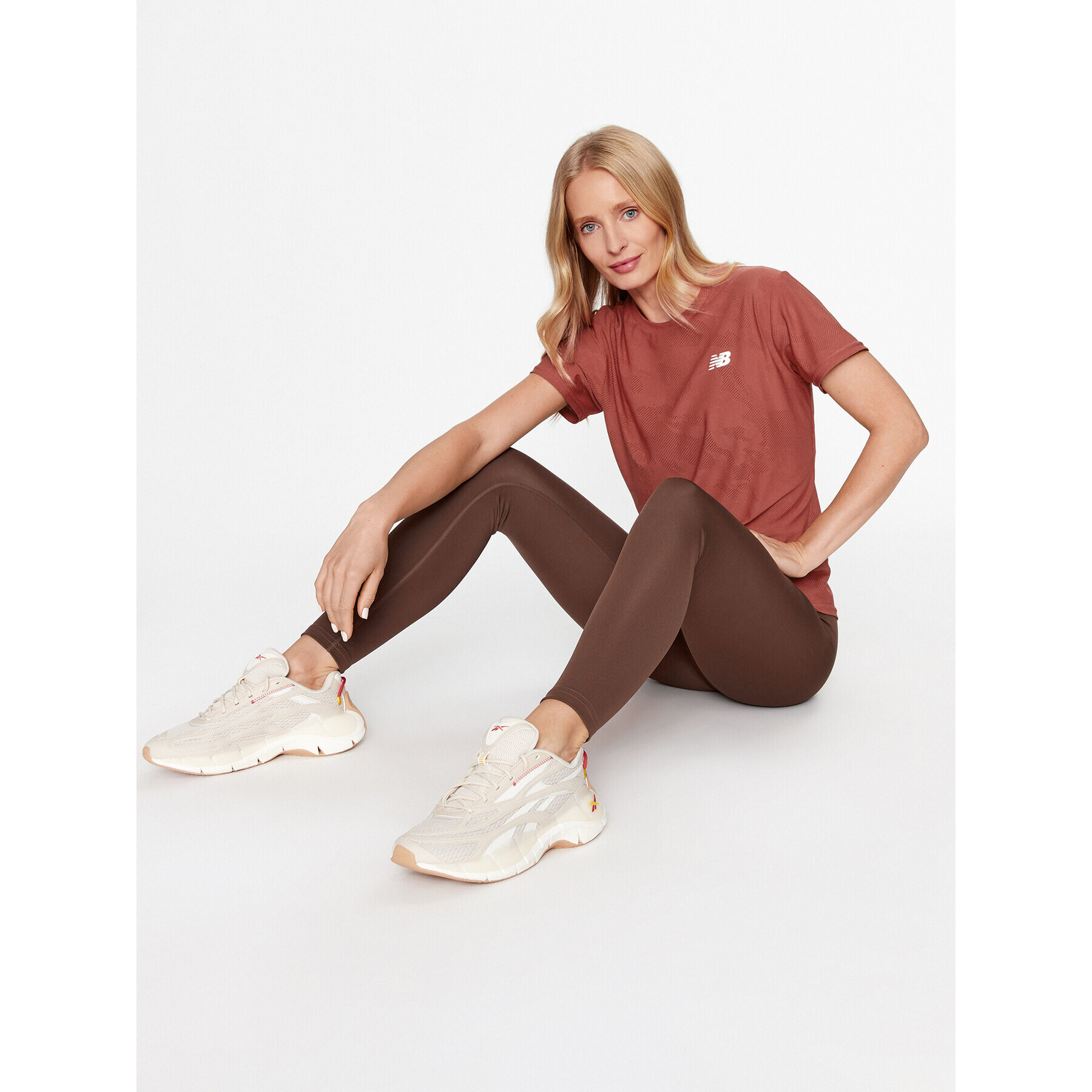 New Balance Тишърт Q Speed Jacquard Short Sleeve WT33281 Червен Regular Fit - Pepit.bg