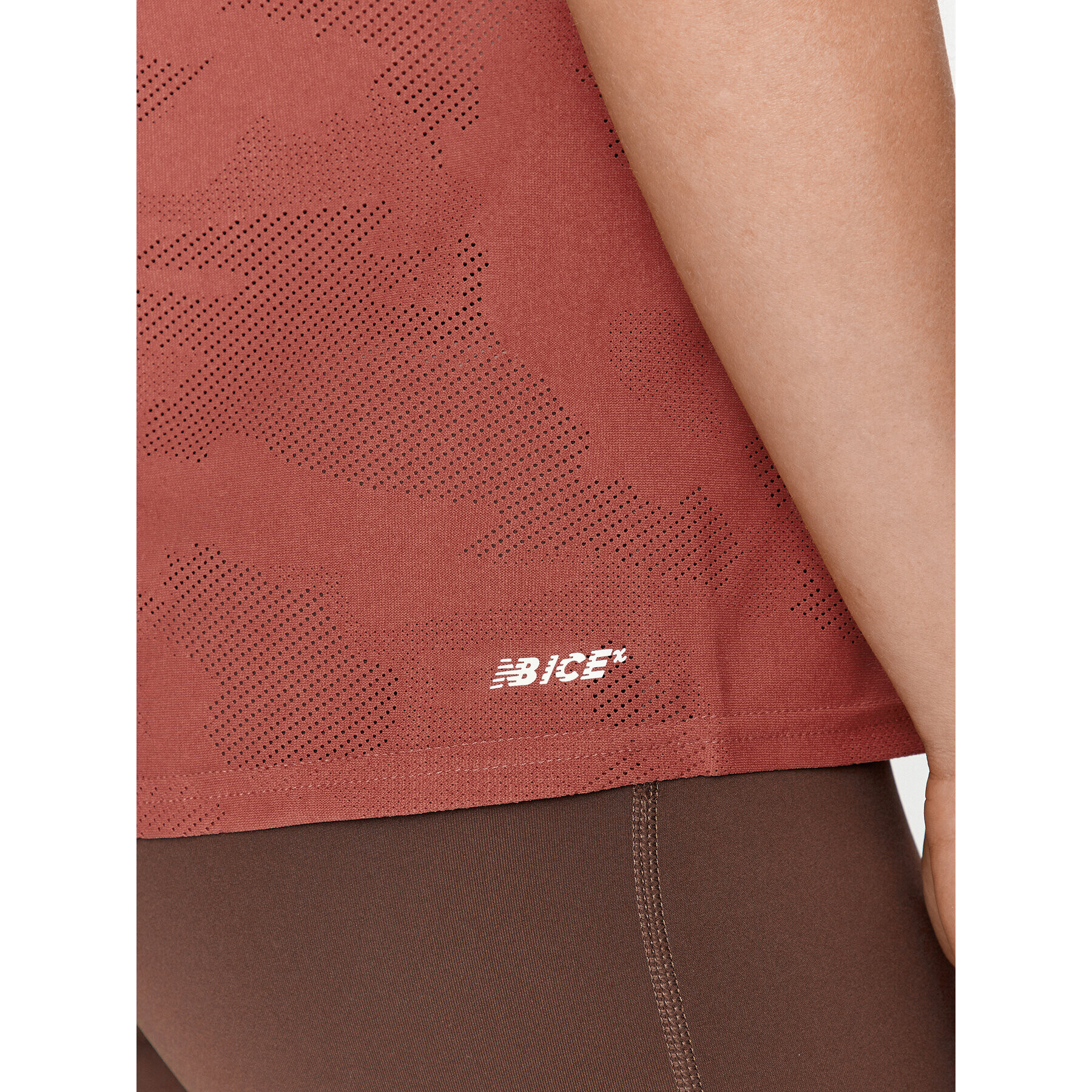 New Balance Тишърт Q Speed Jacquard Short Sleeve WT33281 Червен Regular Fit - Pepit.bg