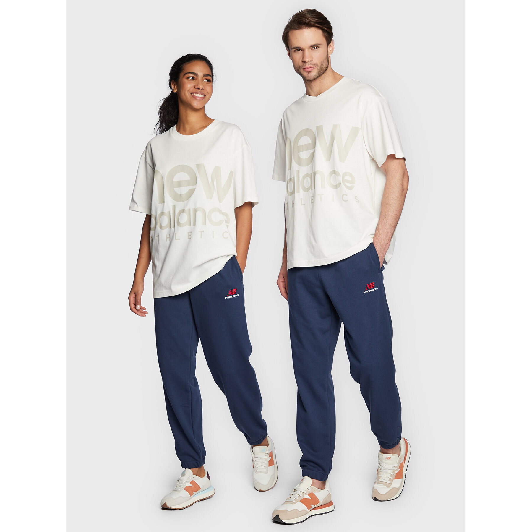 New Balance Тишърт Unisex Athletics UT23505 Екрю Oversize - Pepit.bg