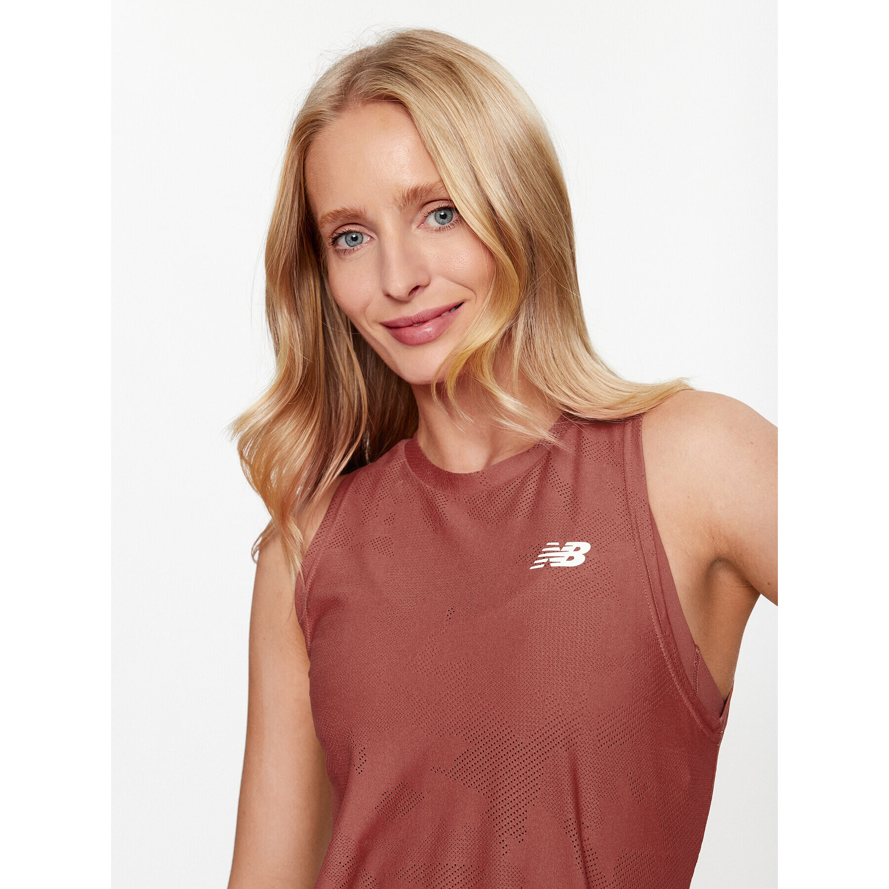 New Balance топ Q Speed Jacquard Tank WT33280 Червен Regular Fit - Pepit.bg