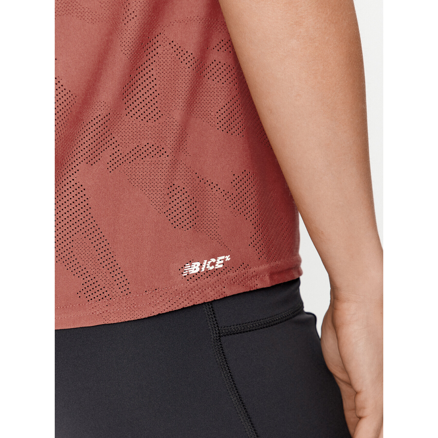 New Balance топ Q Speed Jacquard Tank WT33280 Червен Regular Fit - Pepit.bg