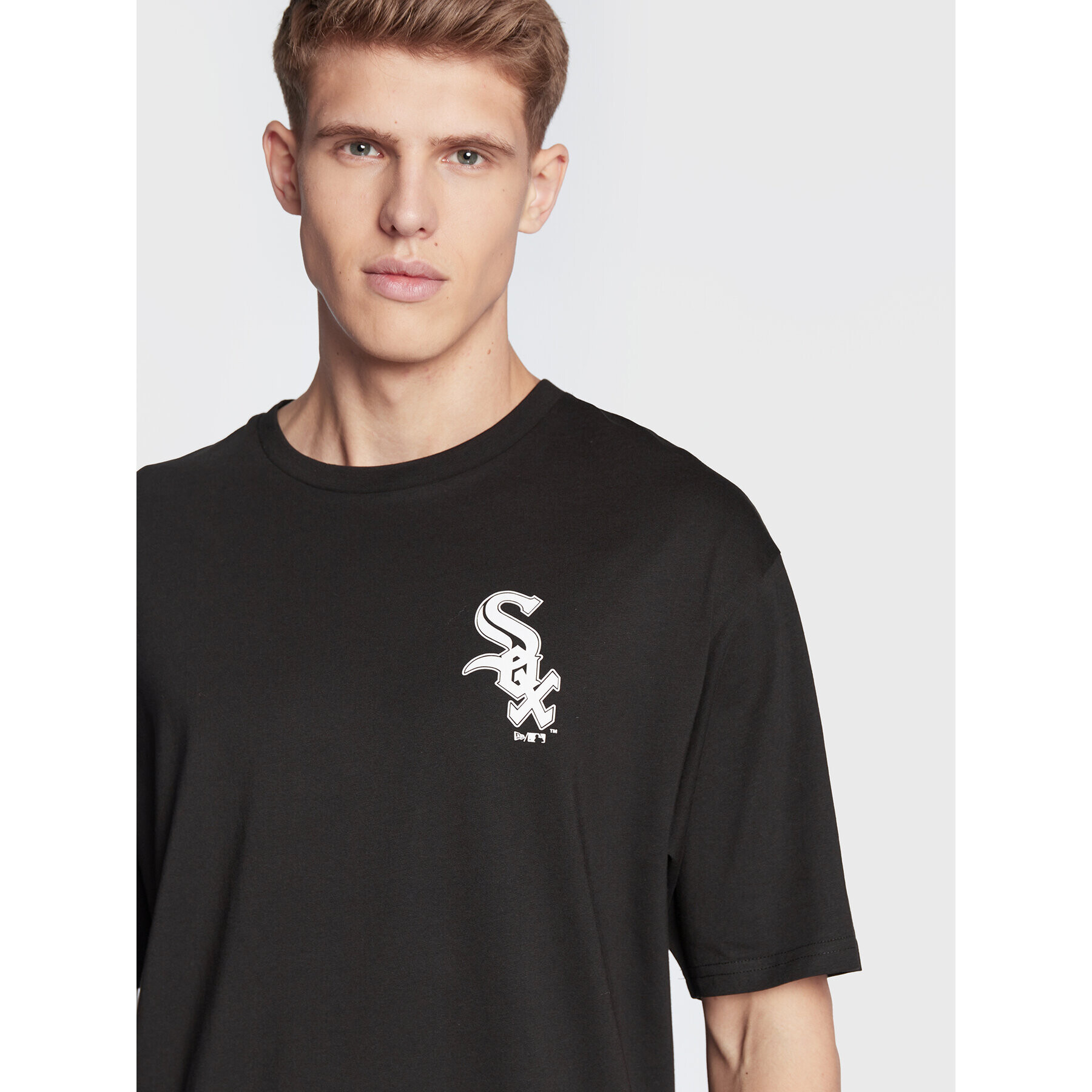 New Era Тишърт Chicago White Sox League Essential 60284724 Черен Relaxed Fit - Pepit.bg