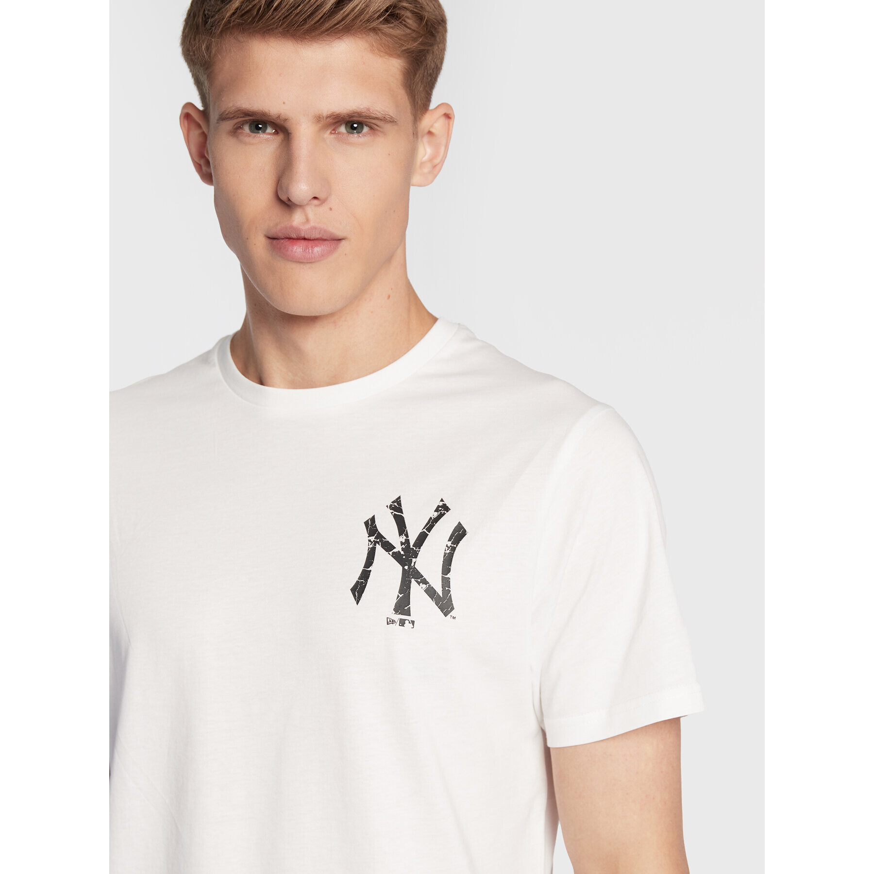 New Era Тишърт New York Yankees Logo Infill 60284710 Бял Regular Fit - Pepit.bg