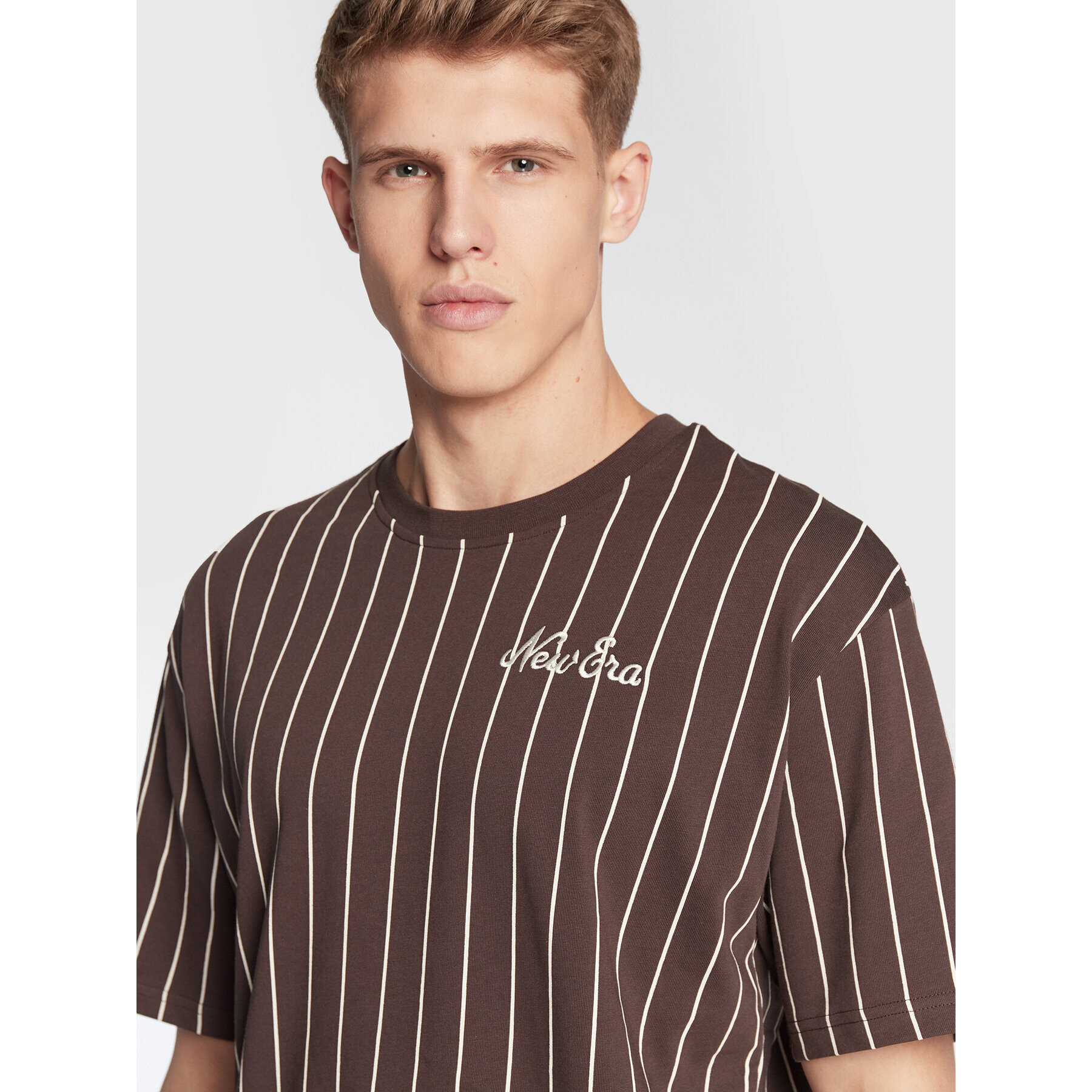 New Era Тишърт Pinstripe 60284644 Кафяв Oversize - Pepit.bg