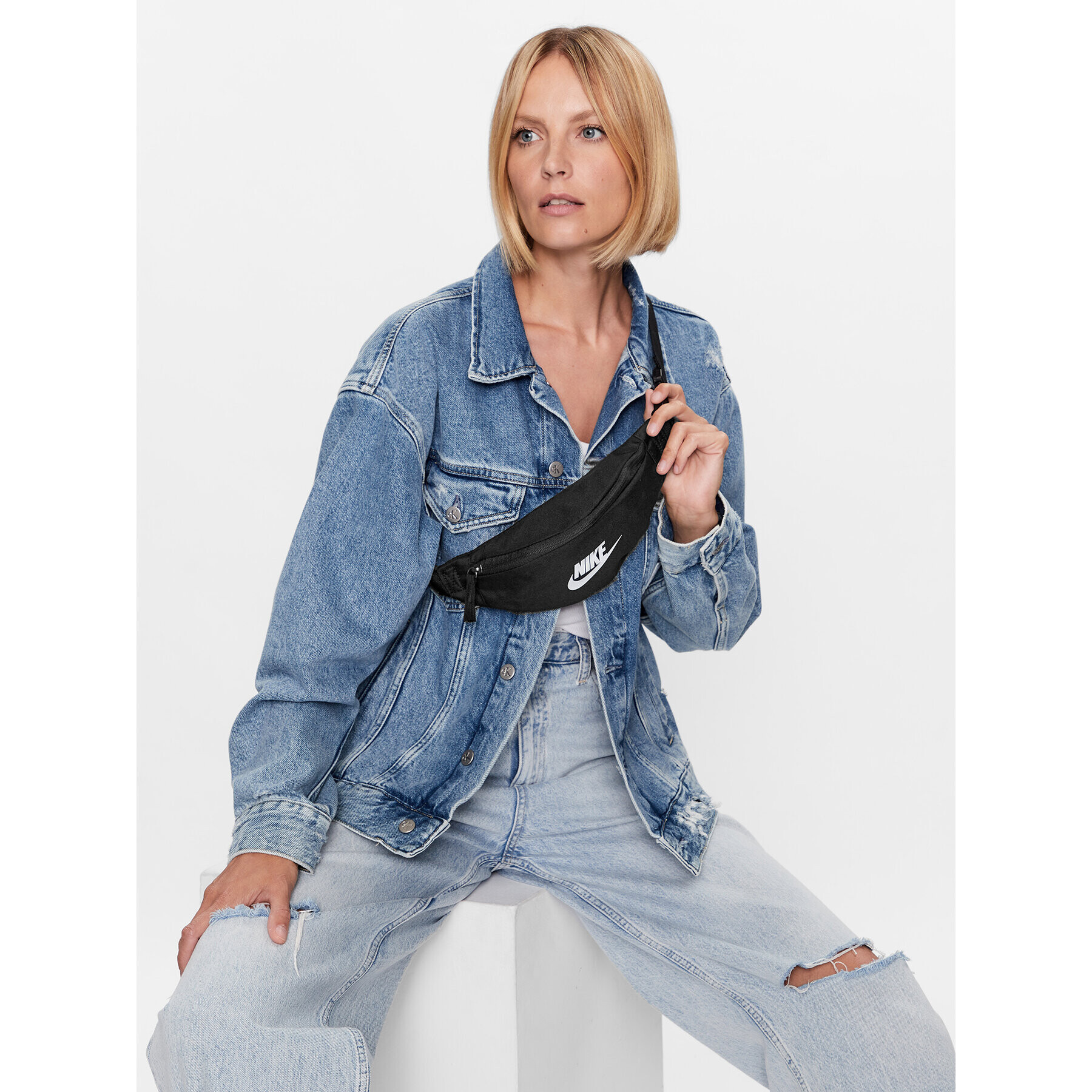 Nike Чанта за кръст DB0488-010 Черен - Pepit.bg