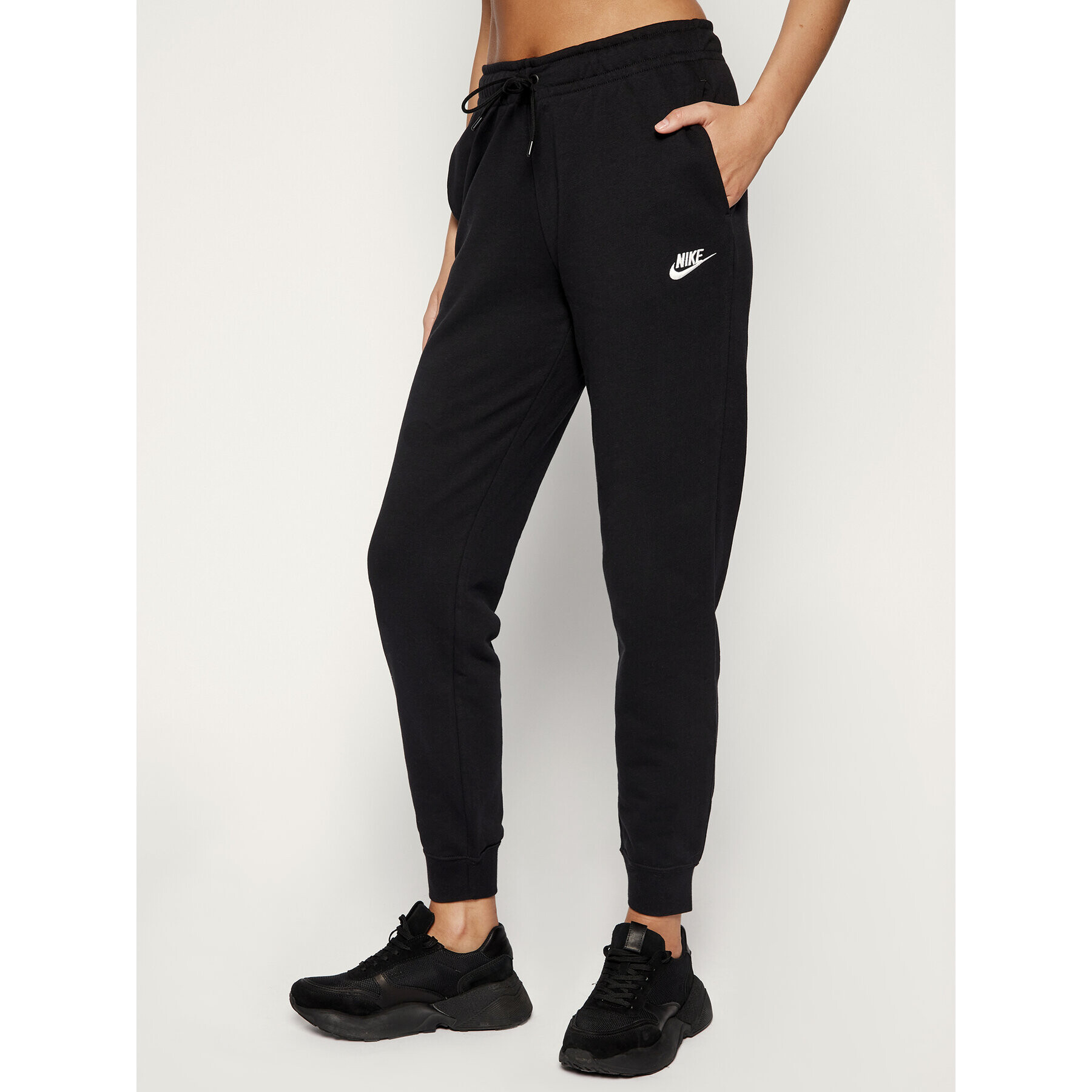 Nike Долнище анцуг Essential BV4095 Черен Standard Fit - Pepit.bg
