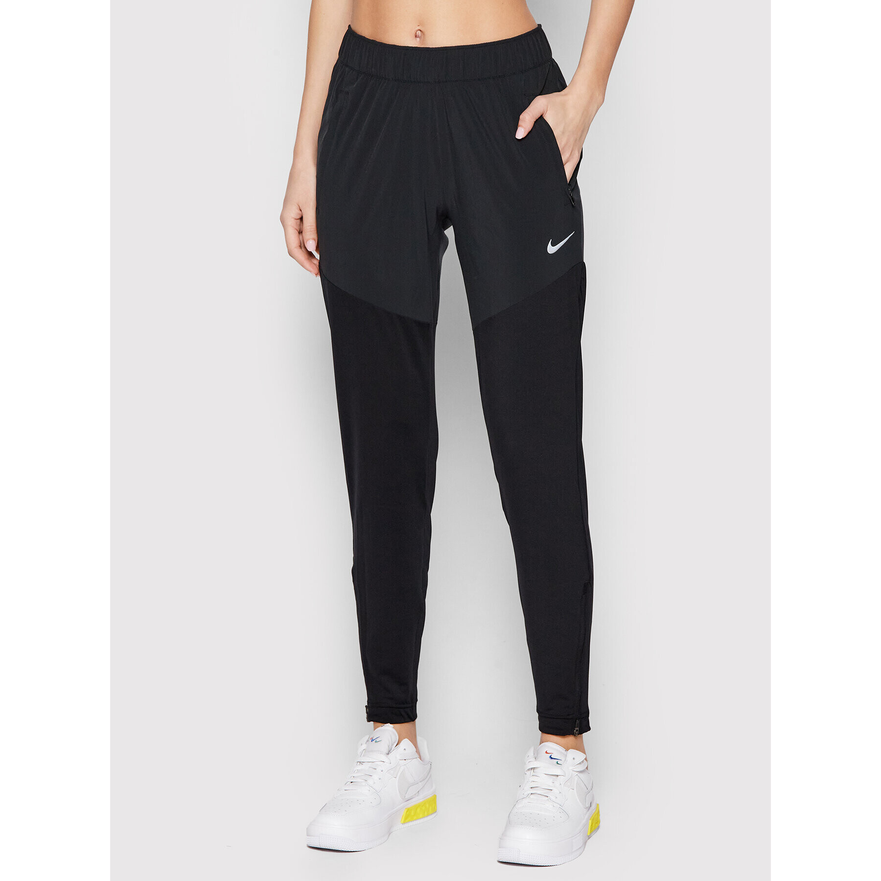 Nike Долнище анцуг Essential DH6975 Черен Slim Fit - Pepit.bg