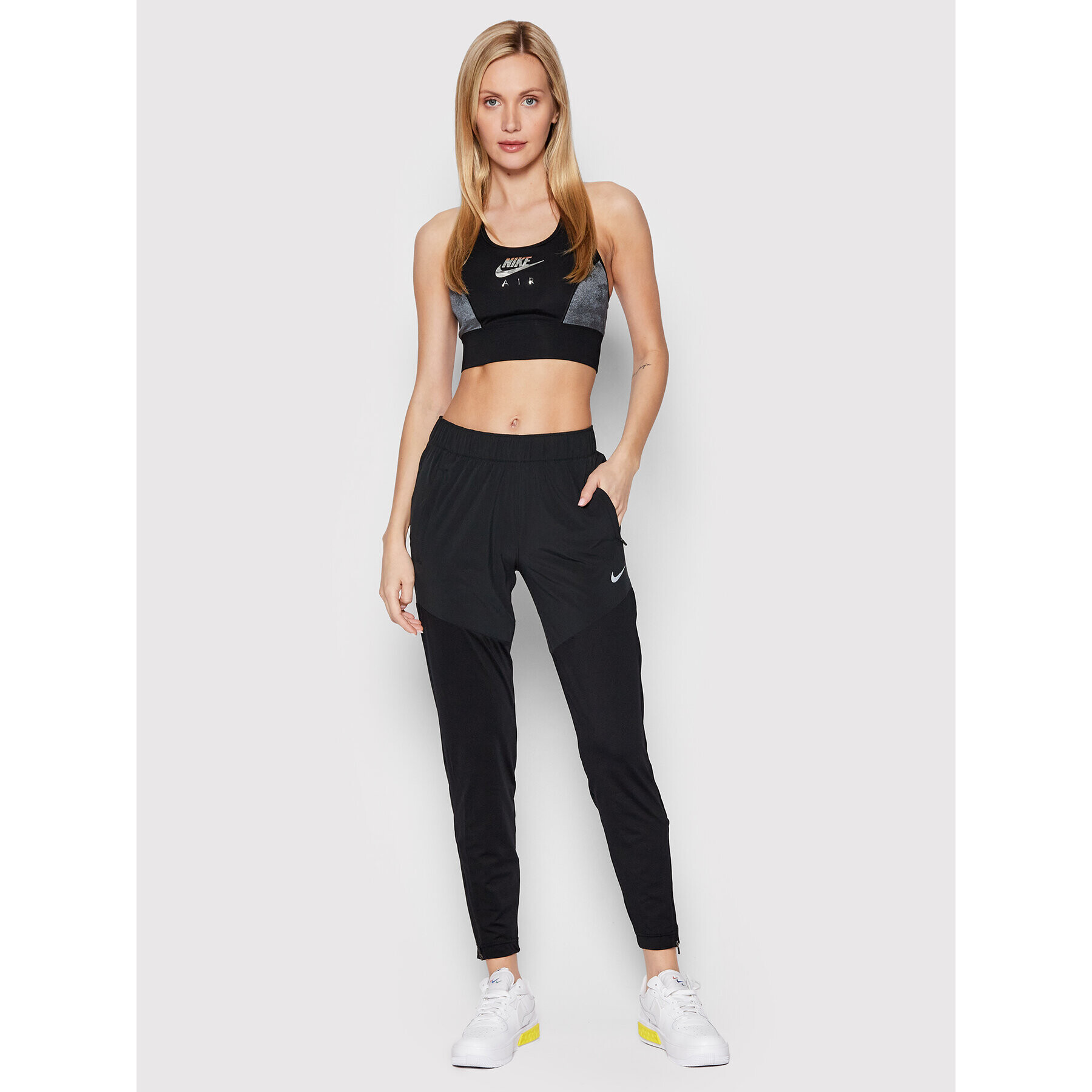 Nike Долнище анцуг Essential DH6975 Черен Slim Fit - Pepit.bg