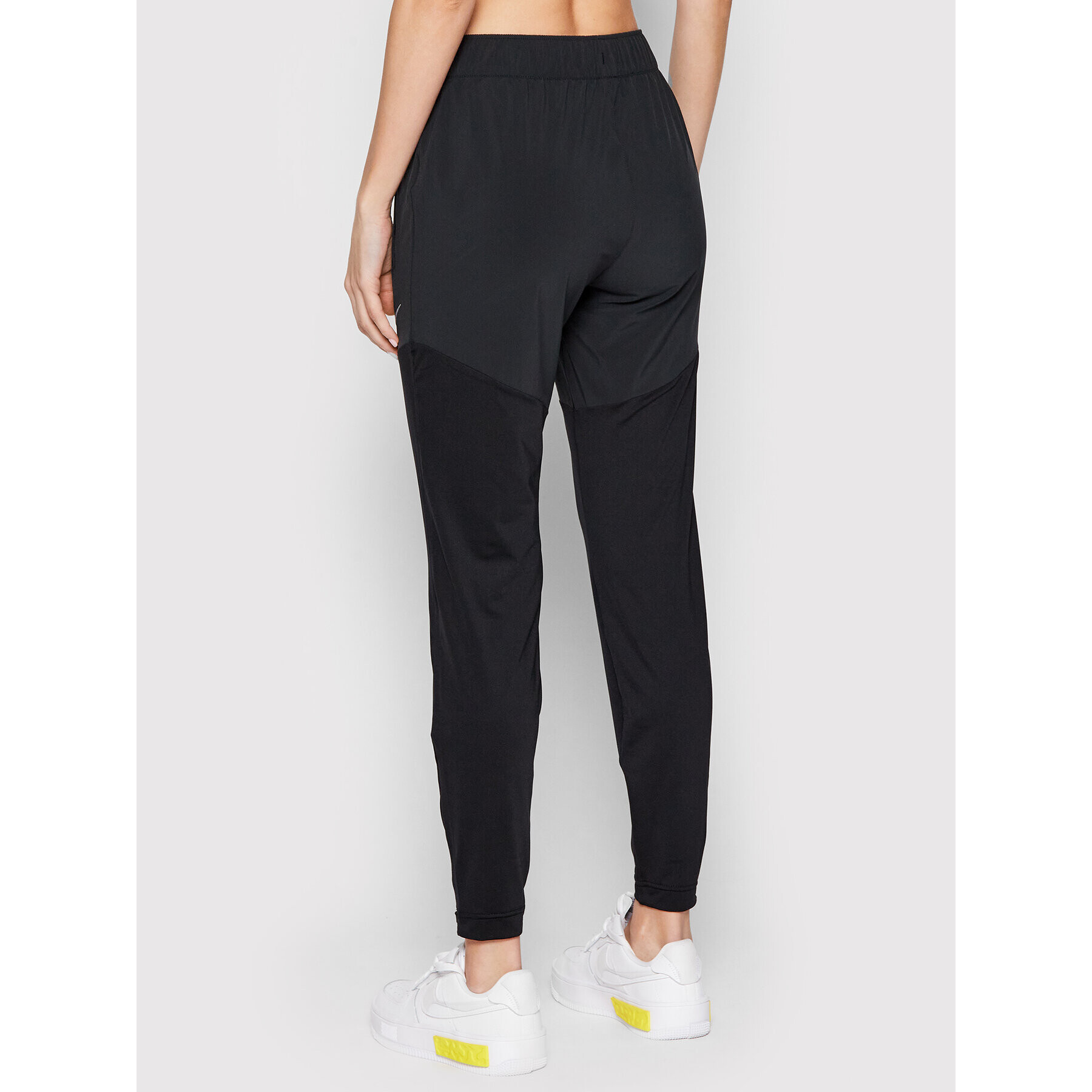 Nike Долнище анцуг Essential DH6975 Черен Slim Fit - Pepit.bg