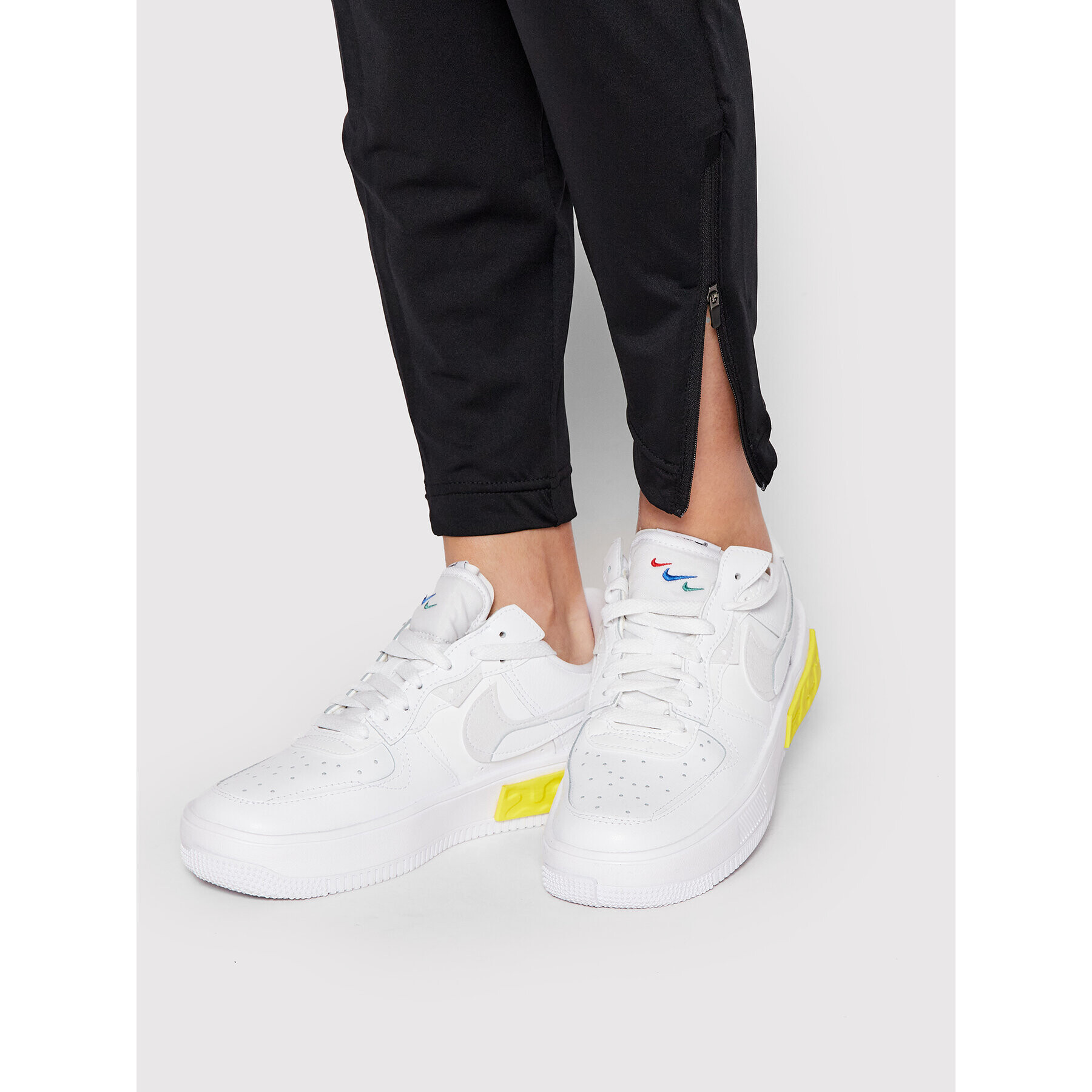 Nike Долнище анцуг Essential DH6975 Черен Slim Fit - Pepit.bg