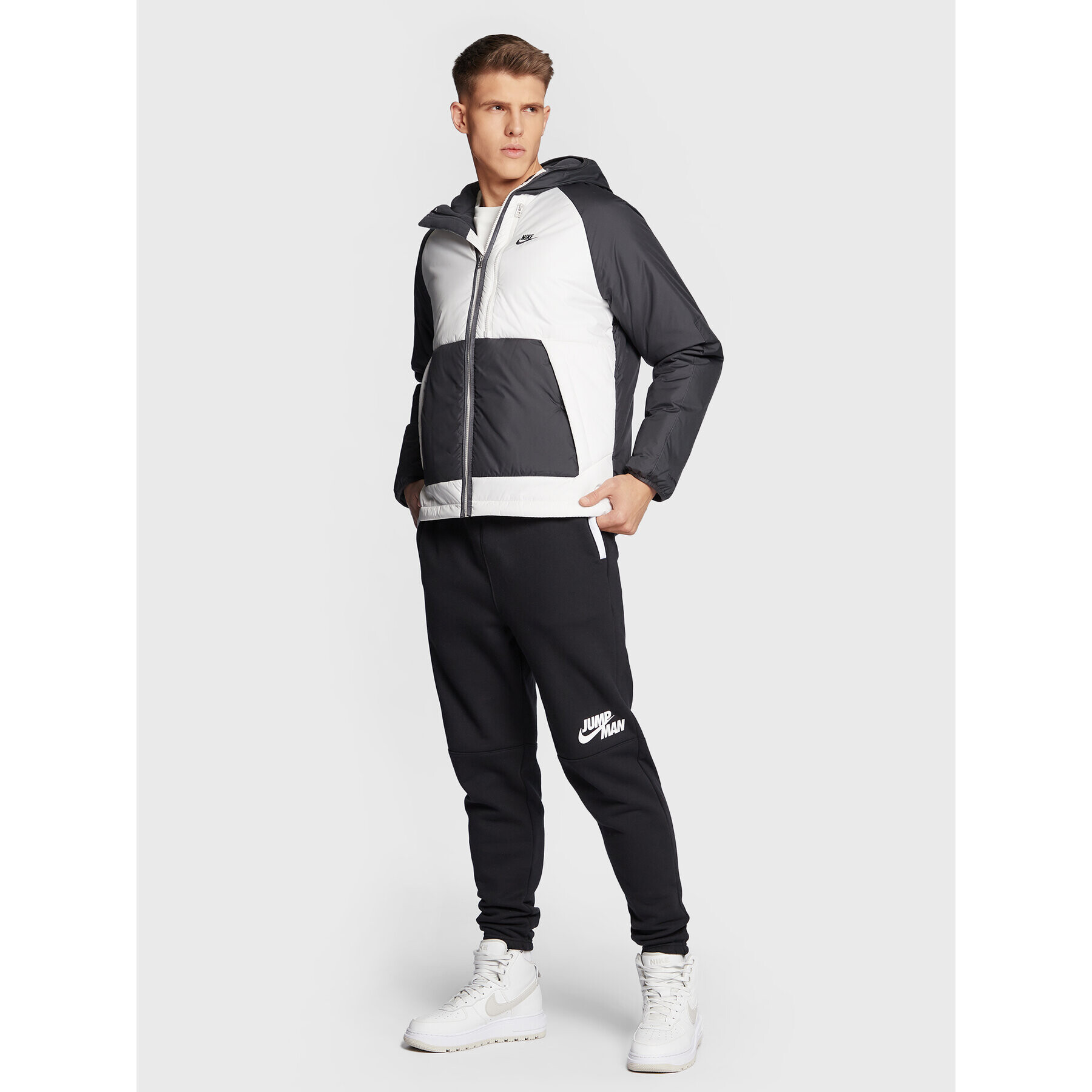 Nike Долнище анцуг Jumpman DJ0260 Черен Relaxed Fit - Pepit.bg