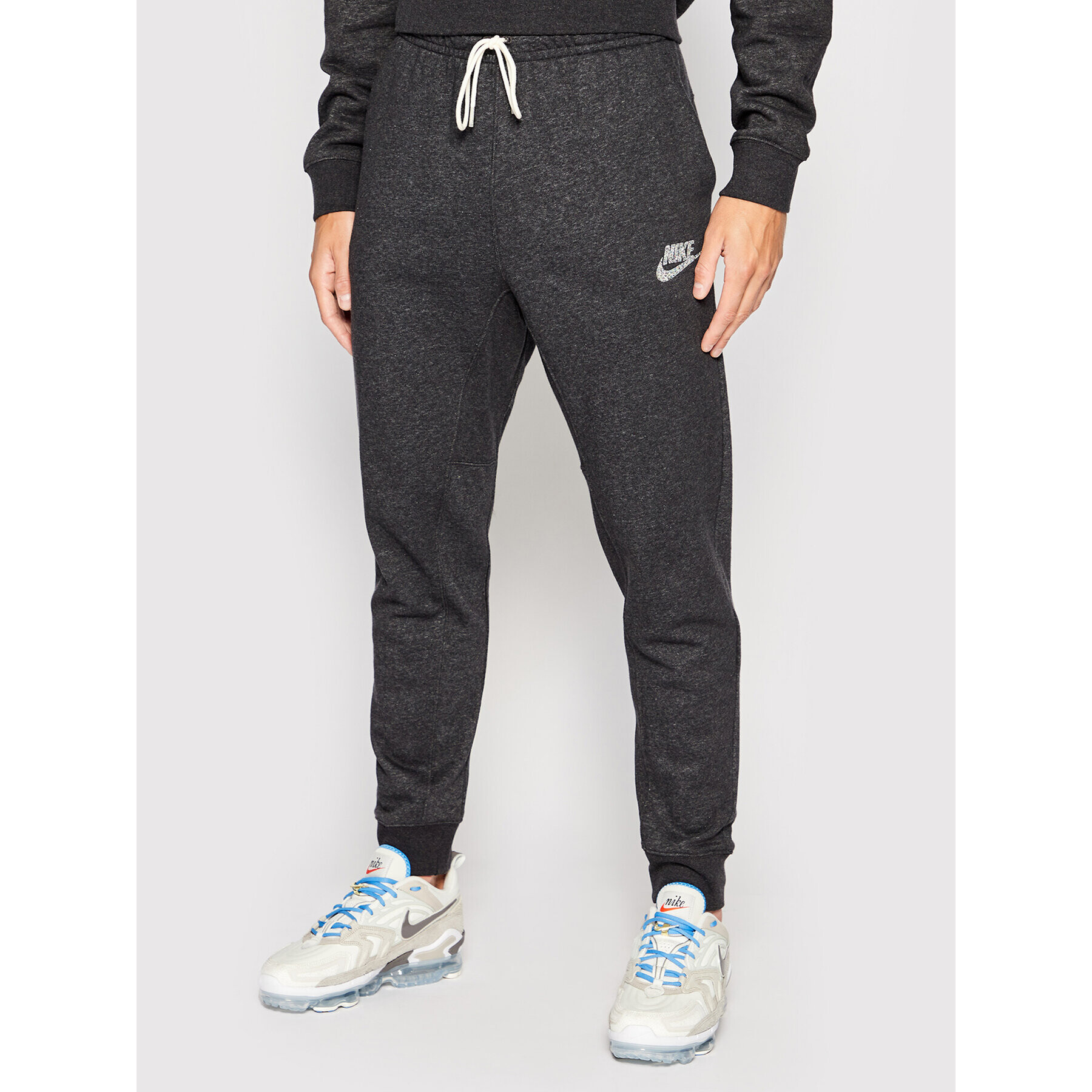 Nike Долнище анцуг Sportswear DM5626 Сив Standard Fit - Pepit.bg