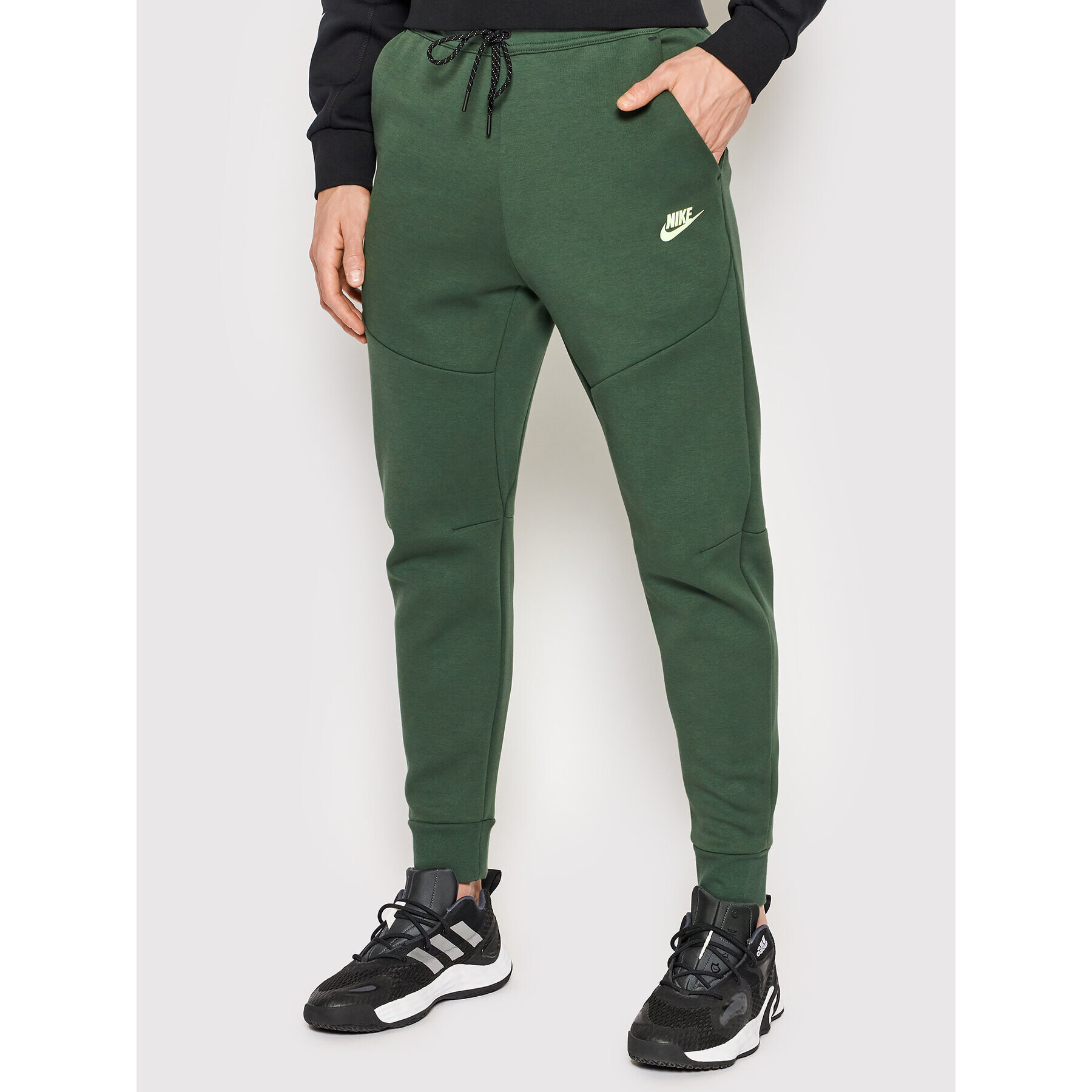 Nike Долнище анцуг Sportswear Tech Fleece CU4495 Зелен Slim Fit - Pepit.bg