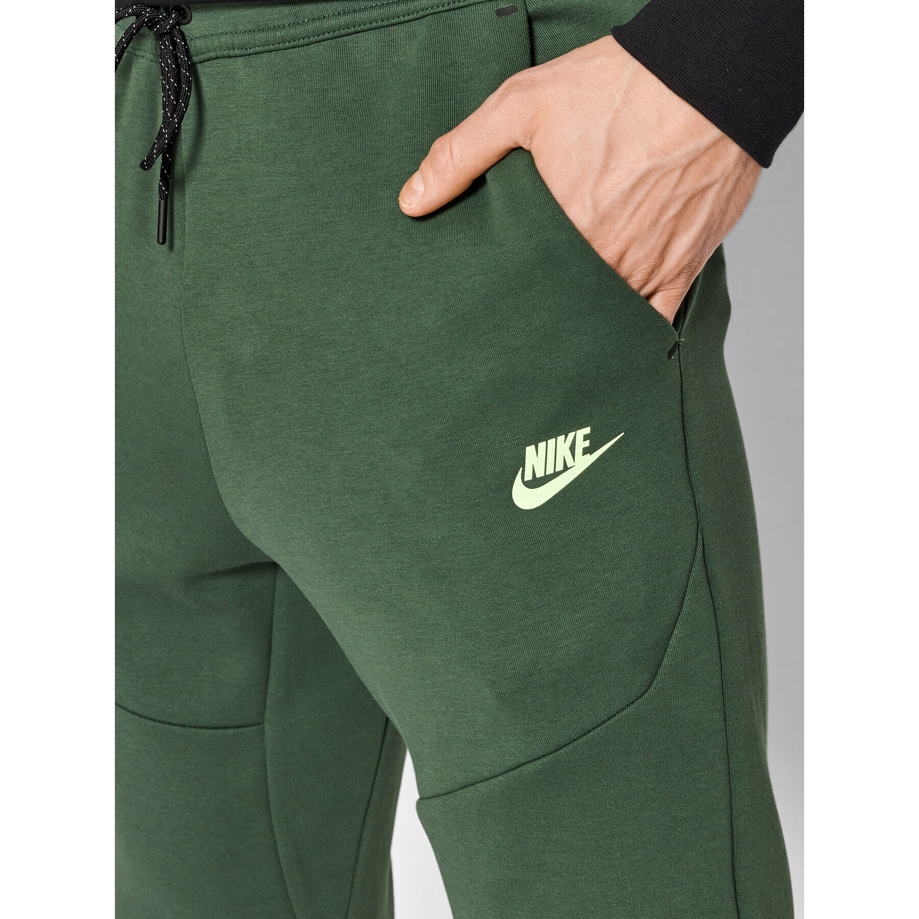 Nike Долнище анцуг Sportswear Tech Fleece CU4495 Зелен Slim Fit - Pepit.bg