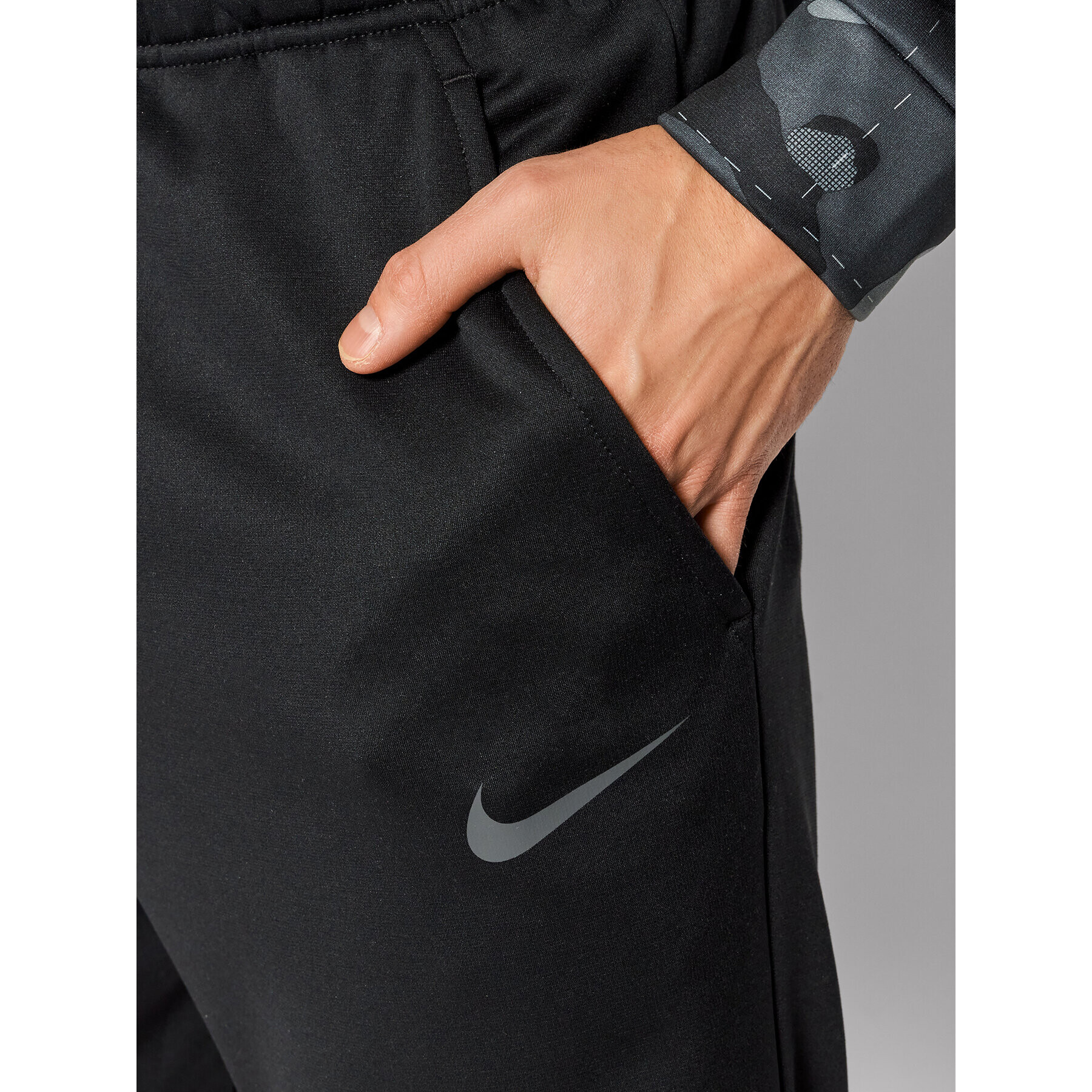 Nike Долнище анцуг Therma-Fit 932255 Черен Standard Fit - Pepit.bg