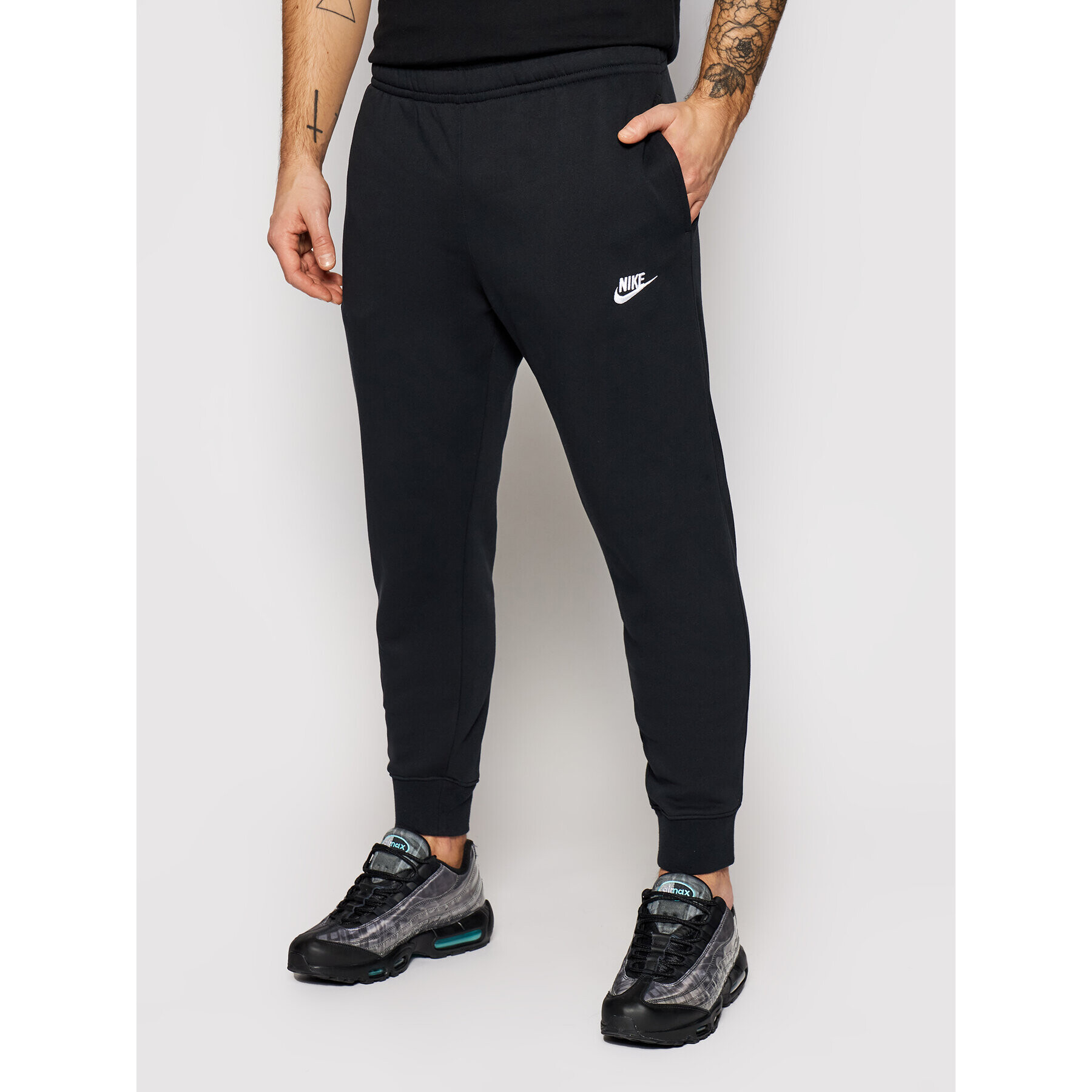 Nike Долнище анцуг Club BV2671 Черен Standard Fit - Pepit.bg