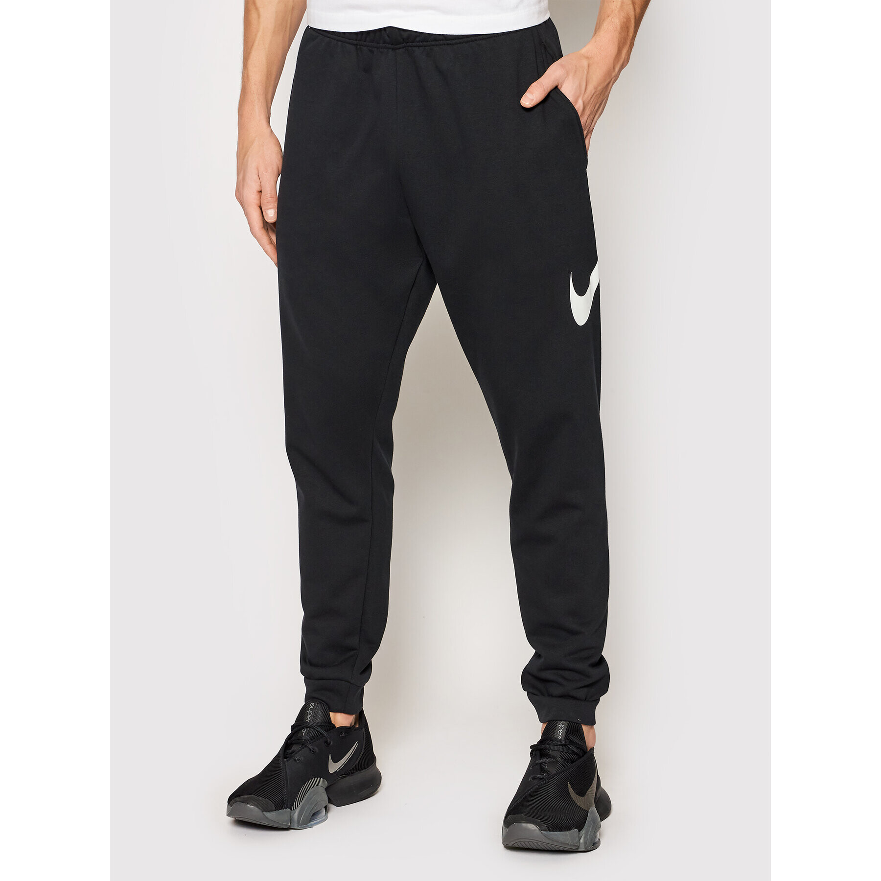 Nike Долнище анцуг CU6775 Черен Standard Fit - Pepit.bg