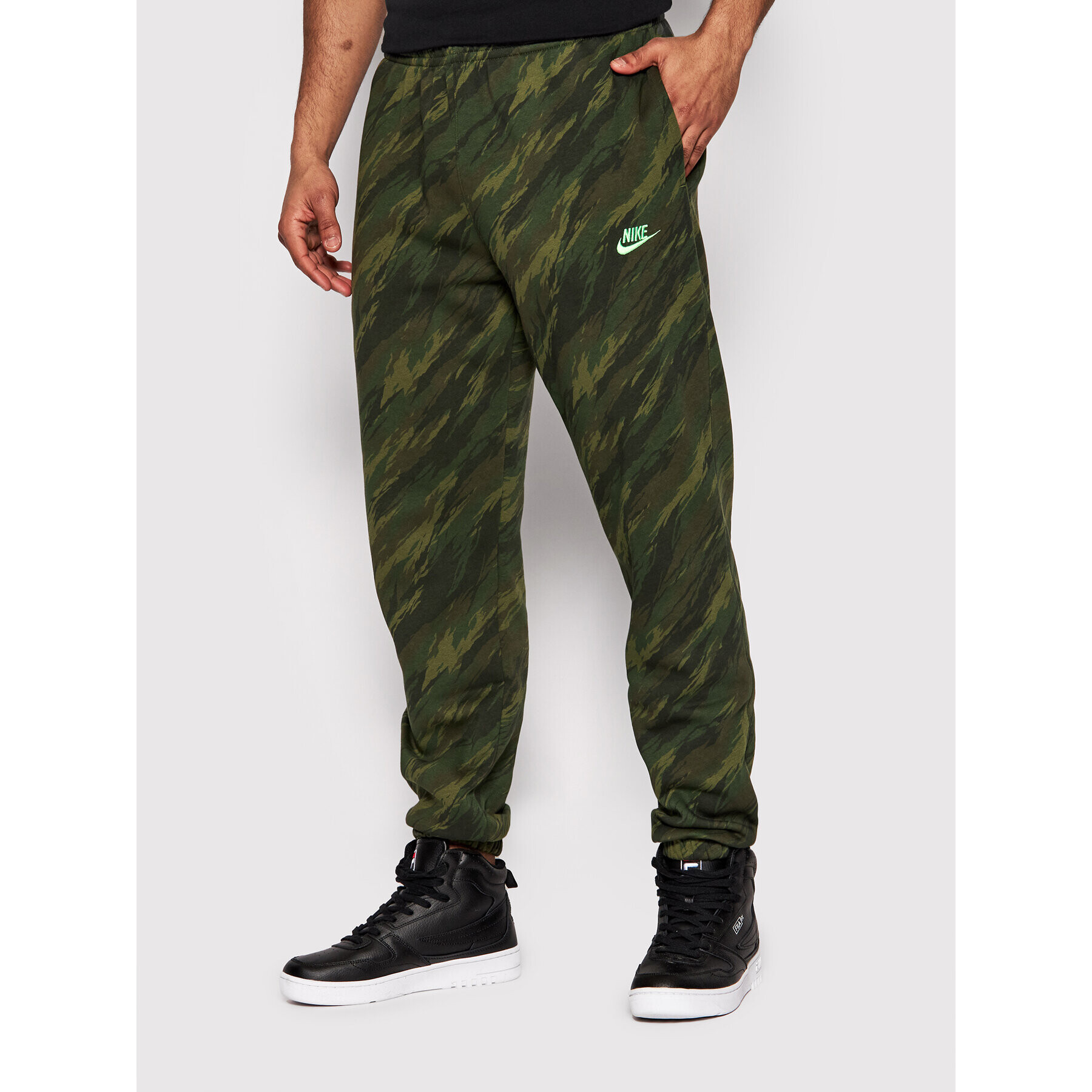 Nike Долнище анцуг Nsw Spe+ DD5145 Зелен Regular Fit - Pepit.bg