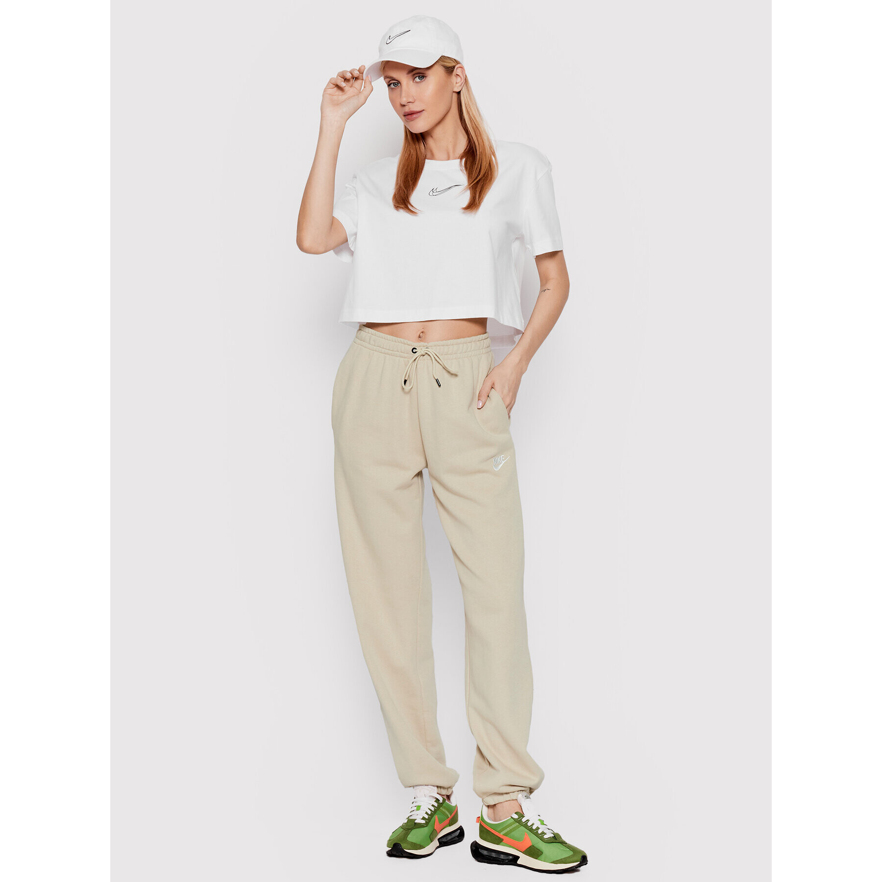 Nike Долнище анцуг Essential BV4091 Бежов Loose Fit - Pepit.bg