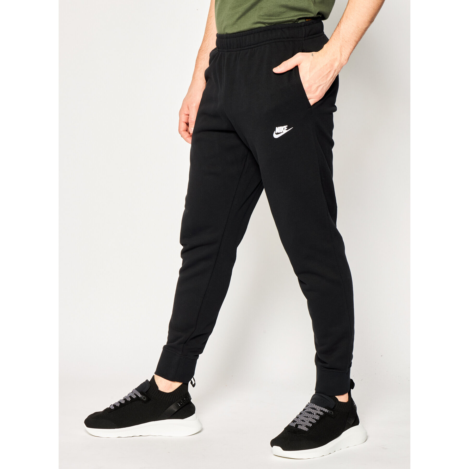 Nike Долнище анцуг Sportswear Club BV2679 Черен Standard Fit - Pepit.bg