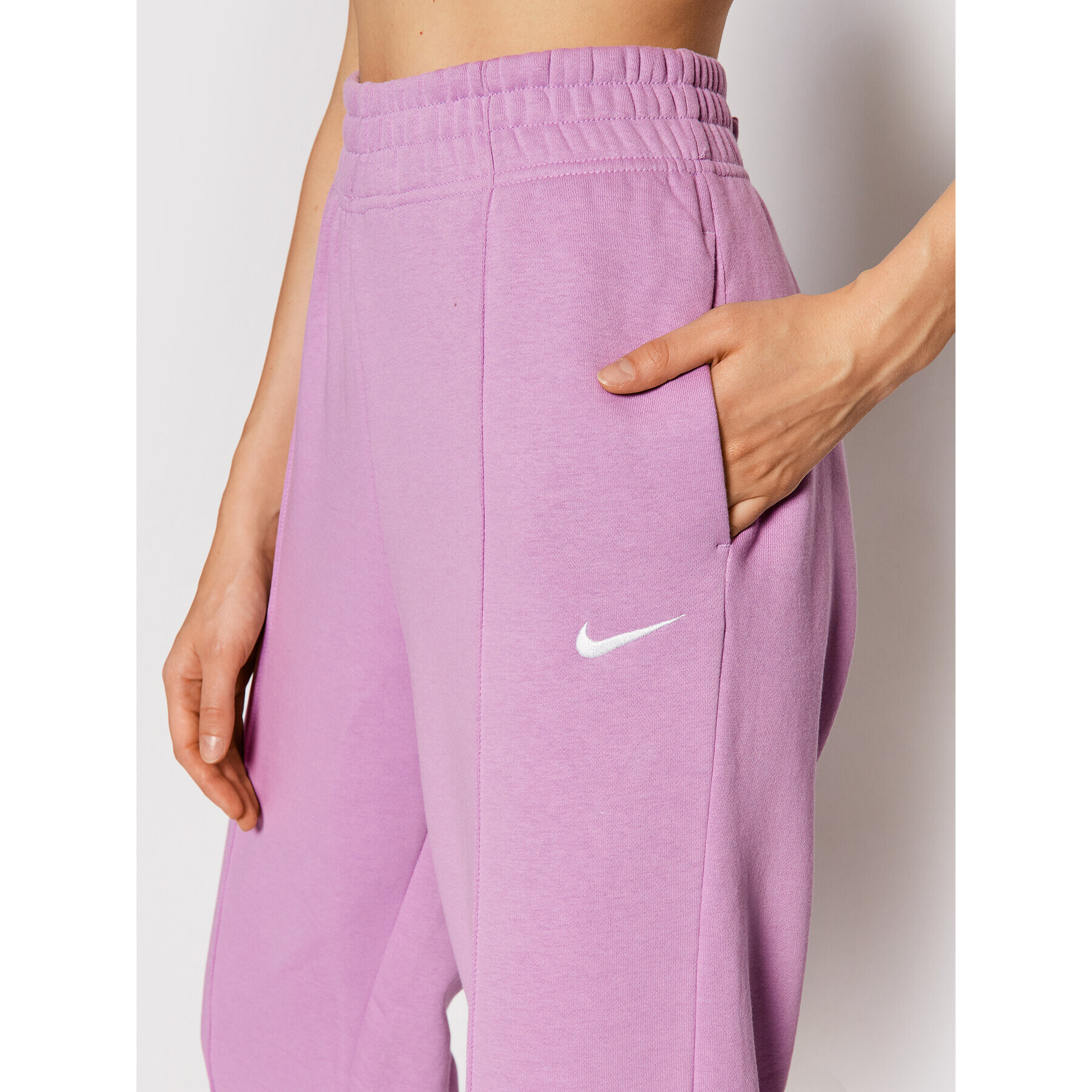 Nike Долнище анцуг Sportswear Essential BV4089 Виолетов Loose Fit - Pepit.bg