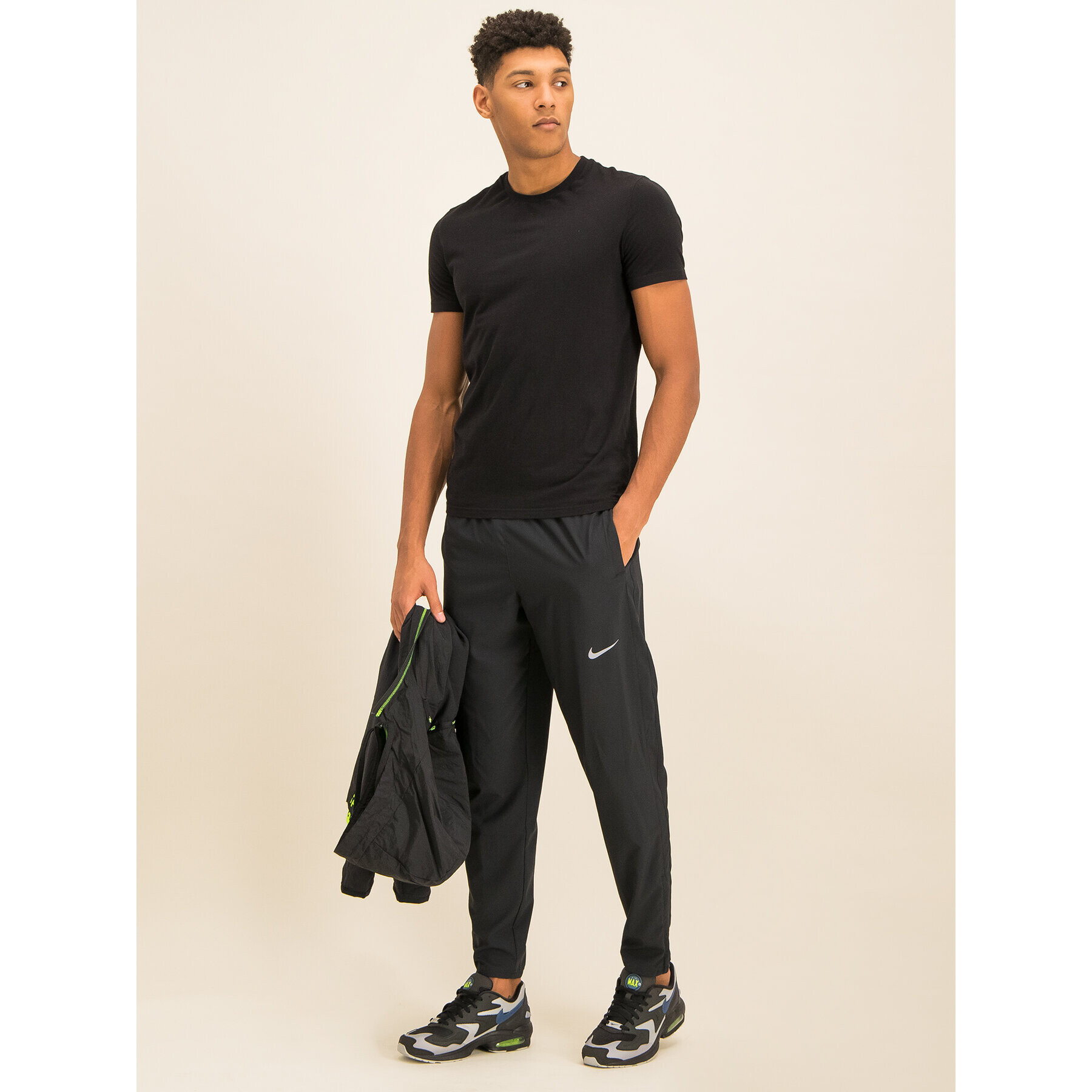 Nike Долнище анцуг Woven BV4840 Черен Regular Fit - Pepit.bg