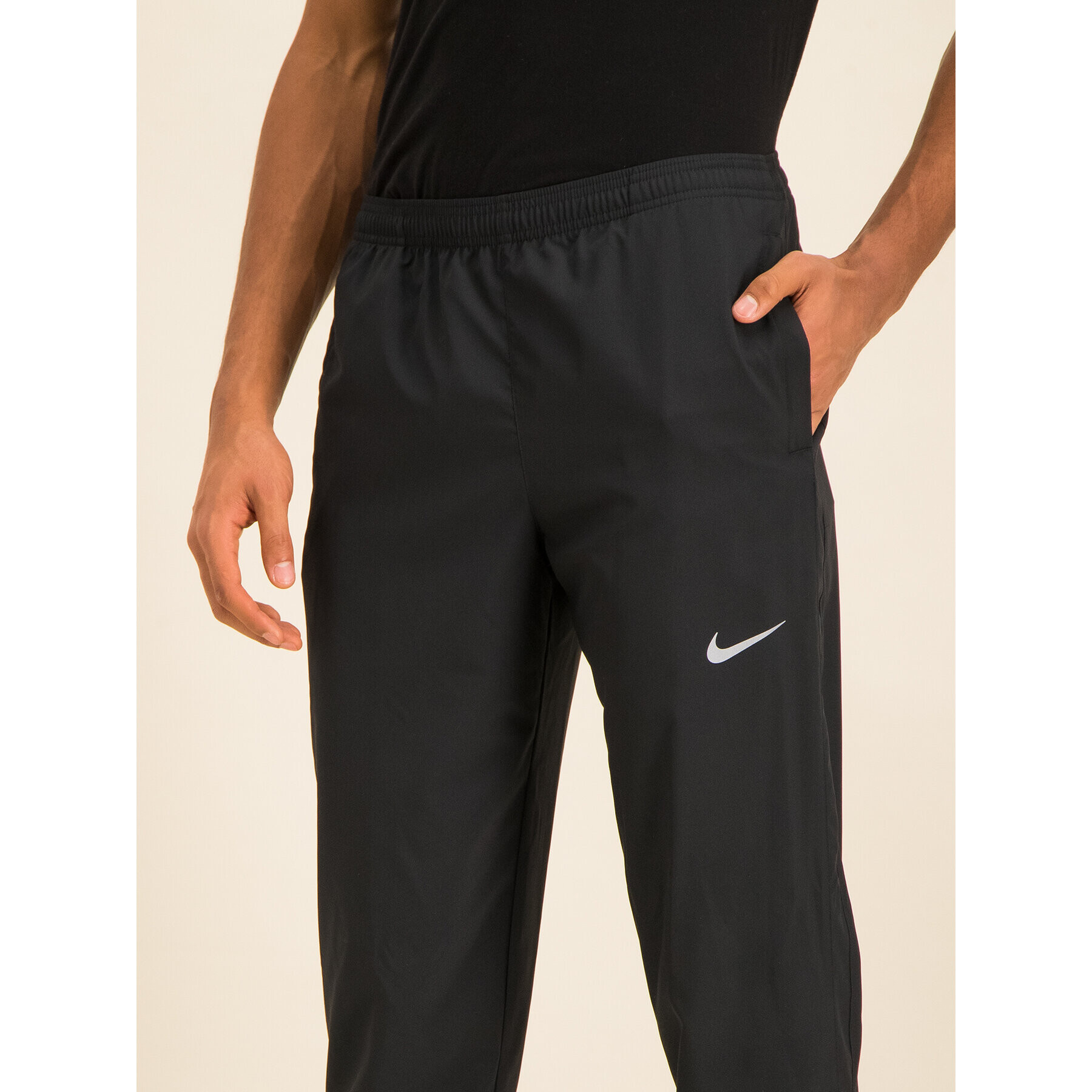Nike Долнище анцуг Woven BV4840 Черен Regular Fit - Pepit.bg