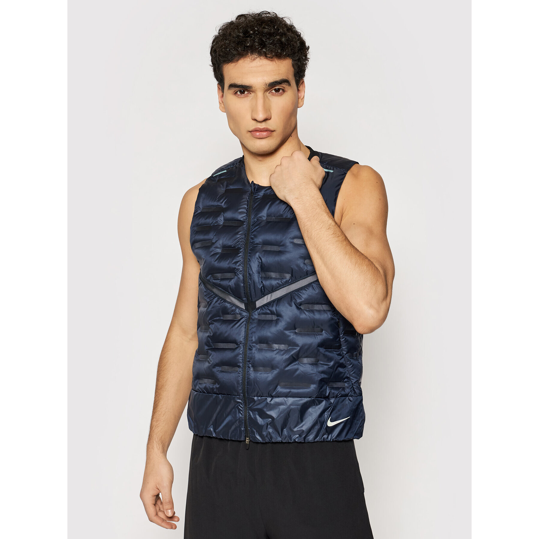 Nike Елек Aeroloft CU7797 Тъмносин Standard Fit - Pepit.bg