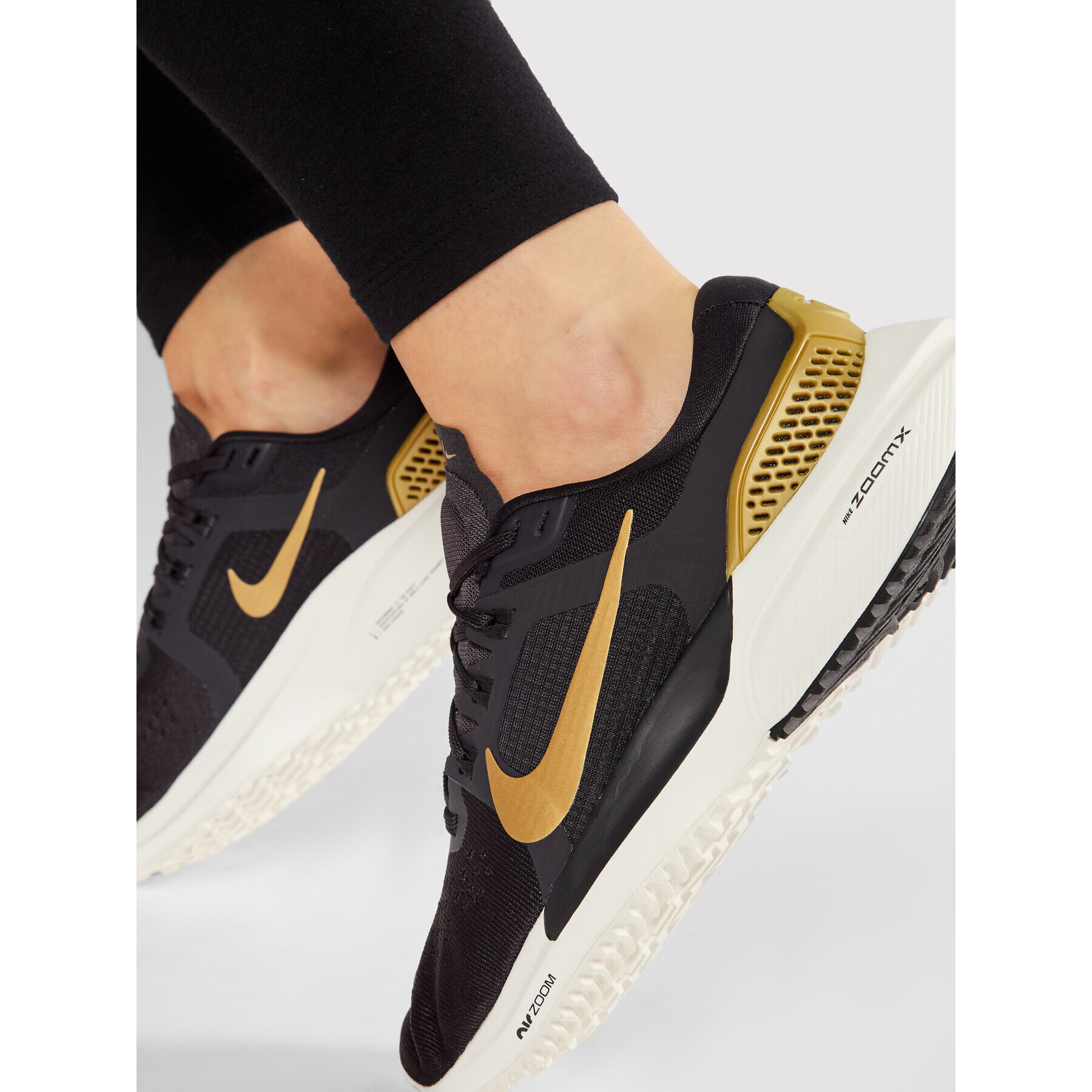 Nike Обувки Air Zoom Vomero 15 CU1856 003 Черен - Pepit.bg