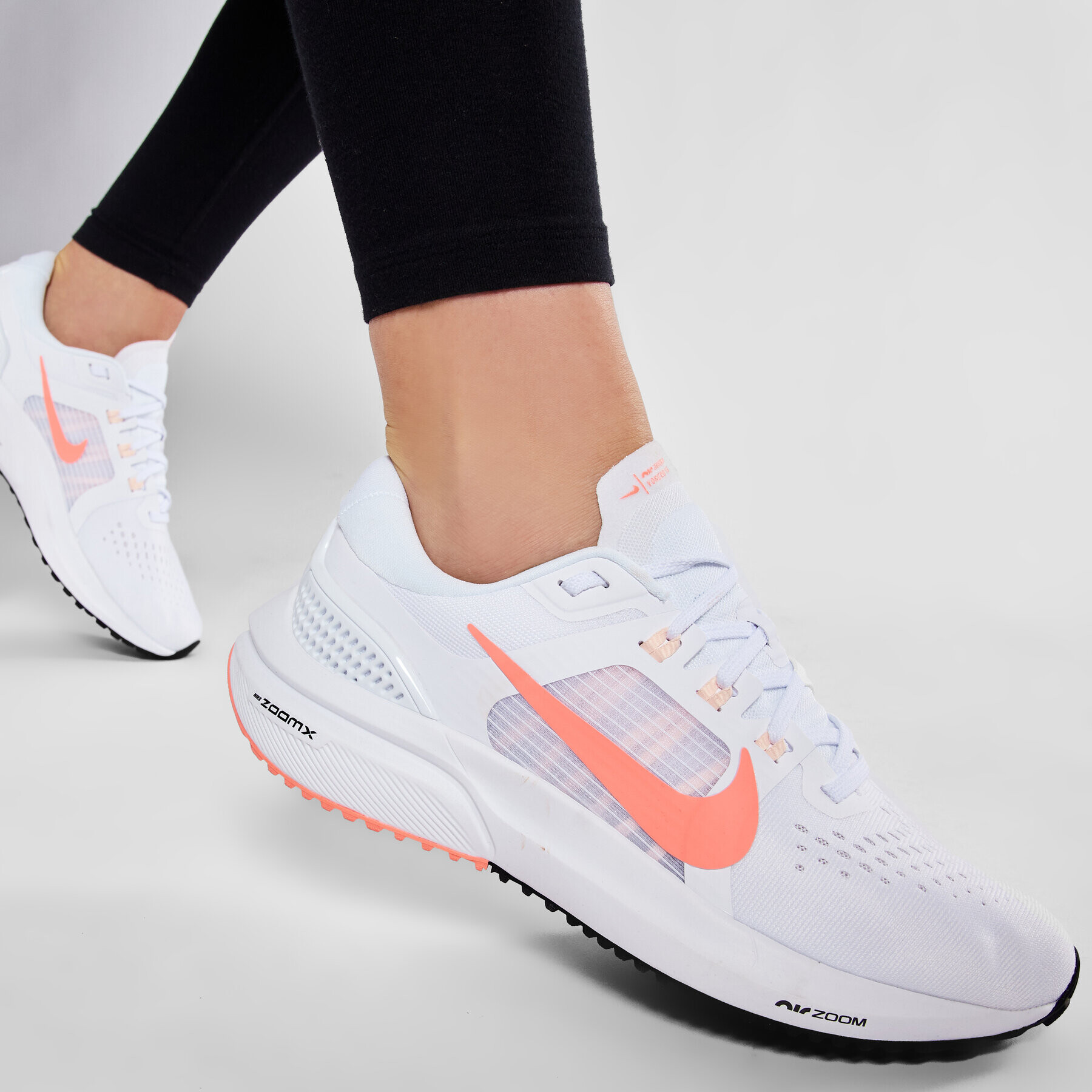 Nike Обувки Air Zoom Vomero 15 CU1856 102 Бял - Pepit.bg