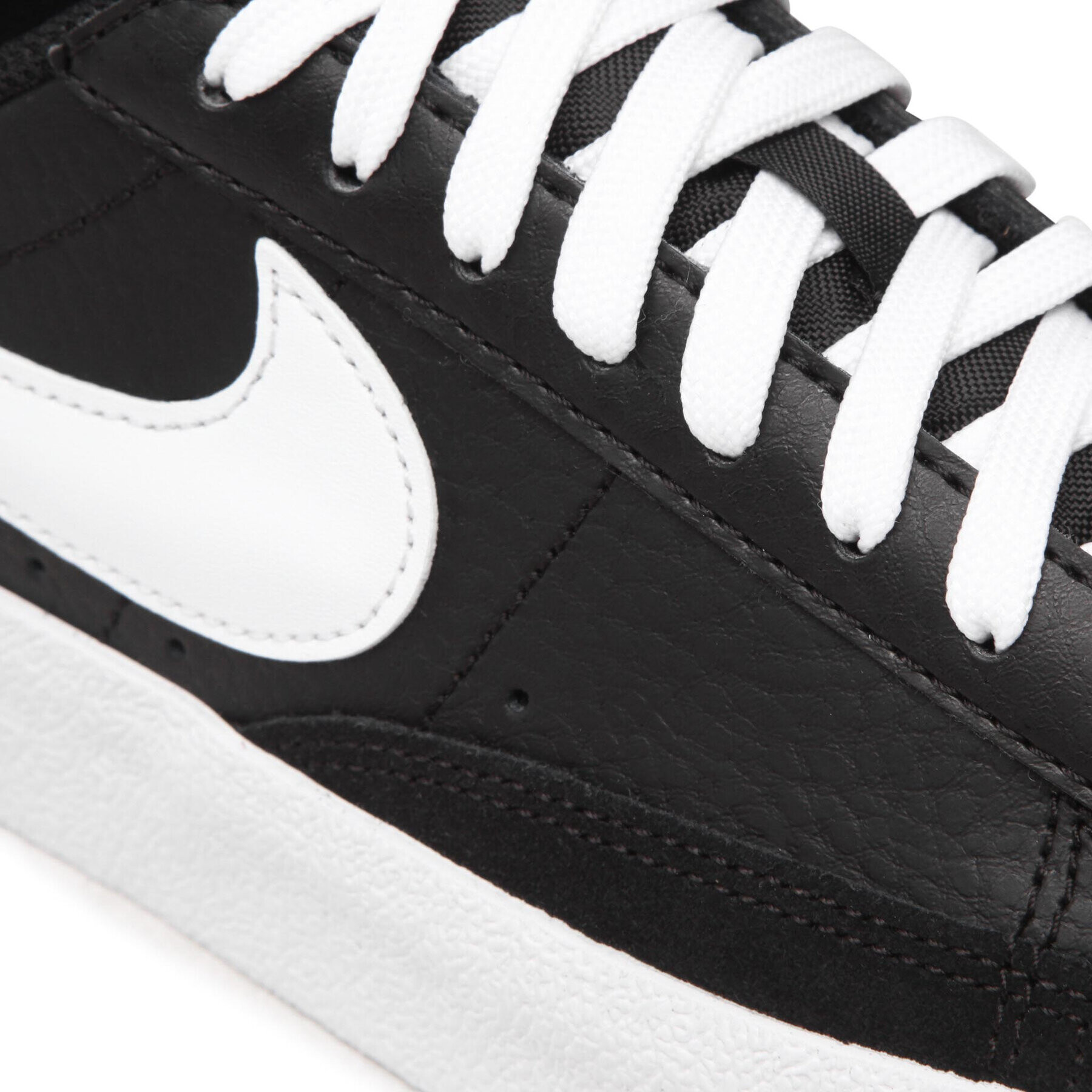Nike Обувки Blazer Low '77 DA4074 002 Черен - Pepit.bg