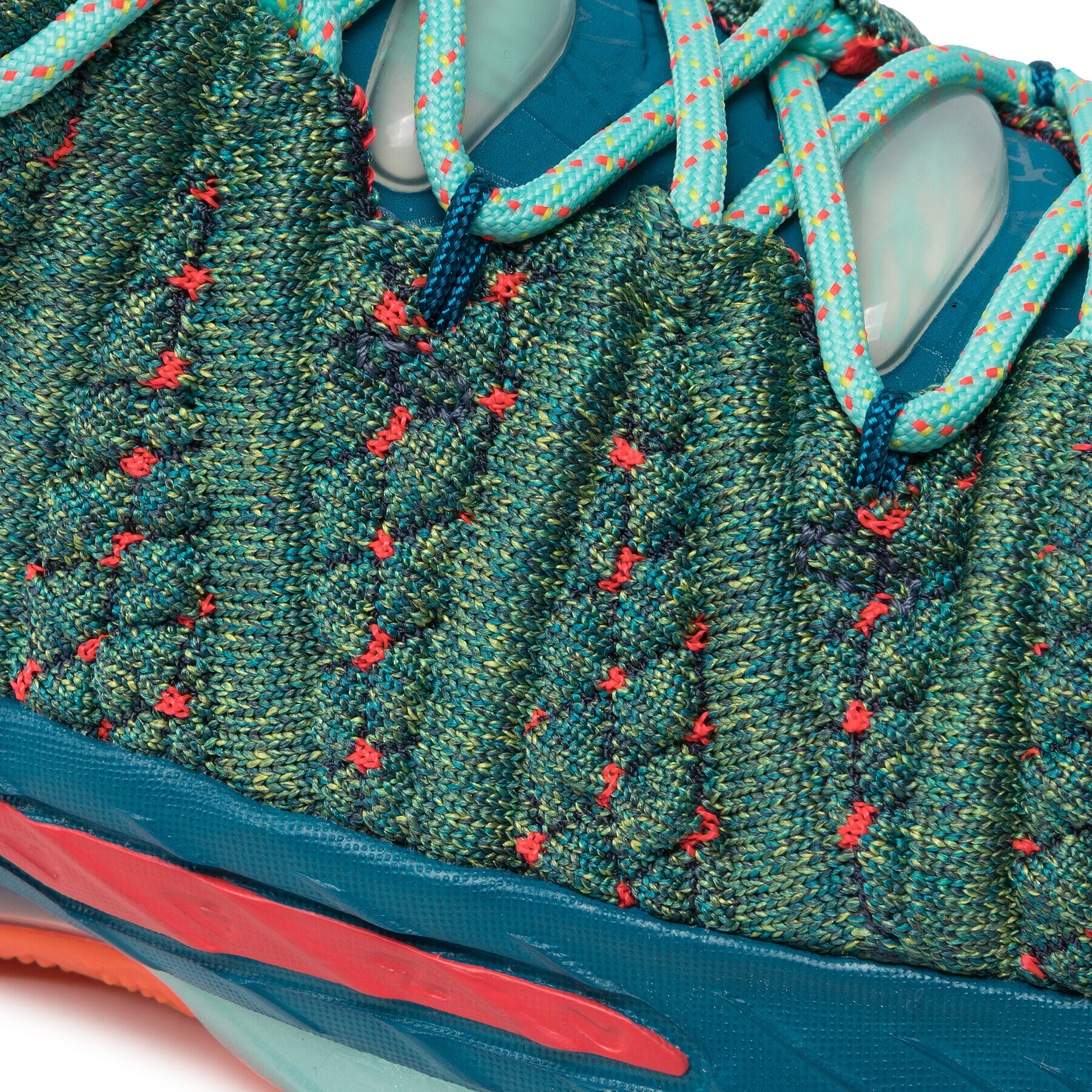 Nike Обувки Lebron XVIII (Gs) CW2760 300 Зелен - Pepit.bg