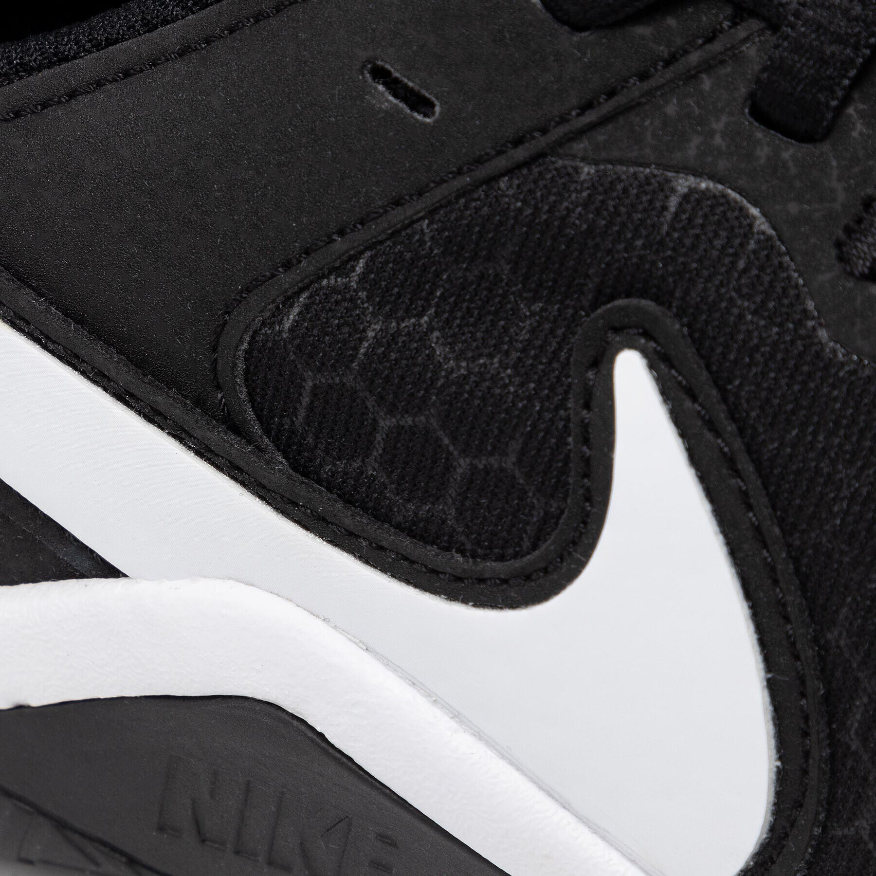 Nike Обувки Legend Essential 2 CQ9356 001 Черен - Pepit.bg