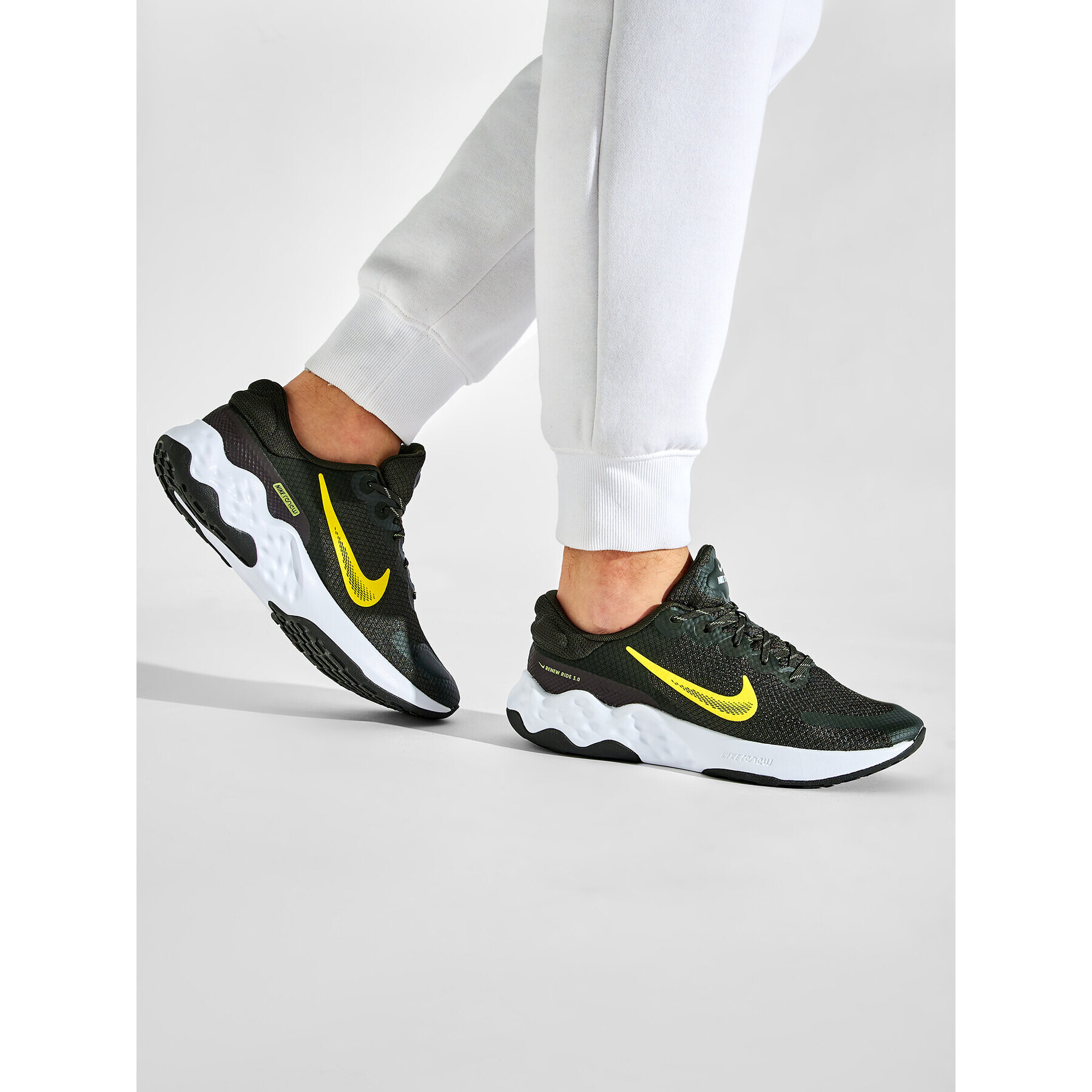 Nike Обувки Renew Ride 3 DC8185 301 Зелен - Pepit.bg