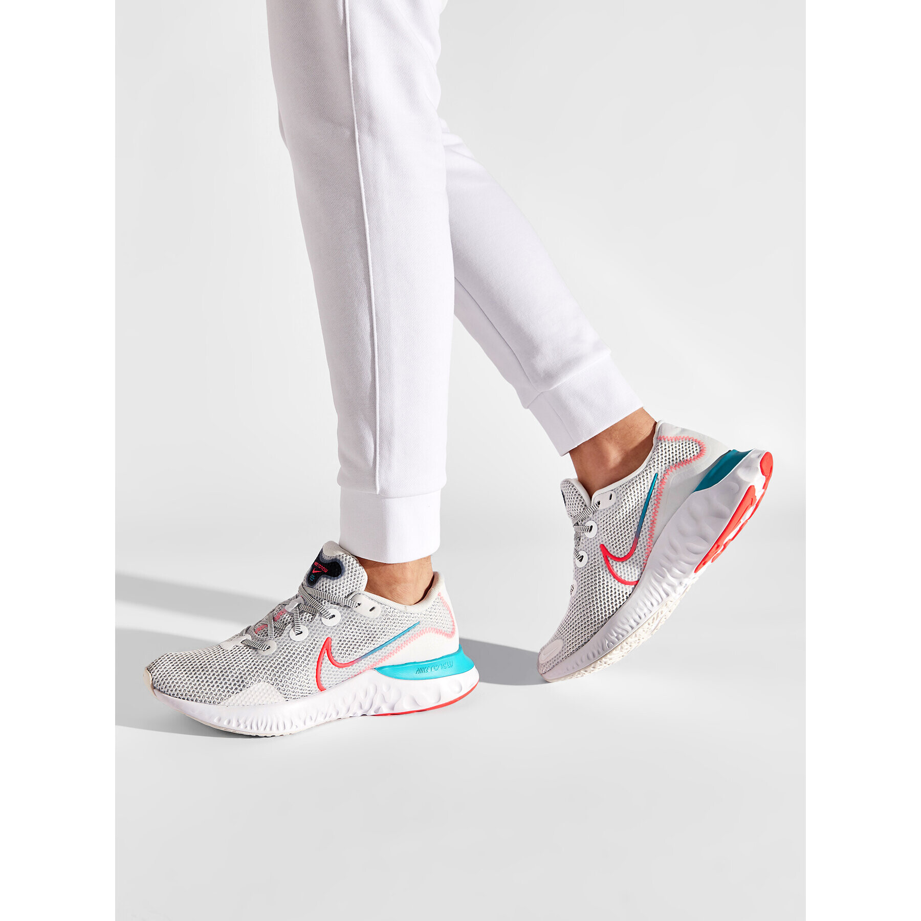 Nike Обувки Renew Run CK6357 101 Сив - Pepit.bg