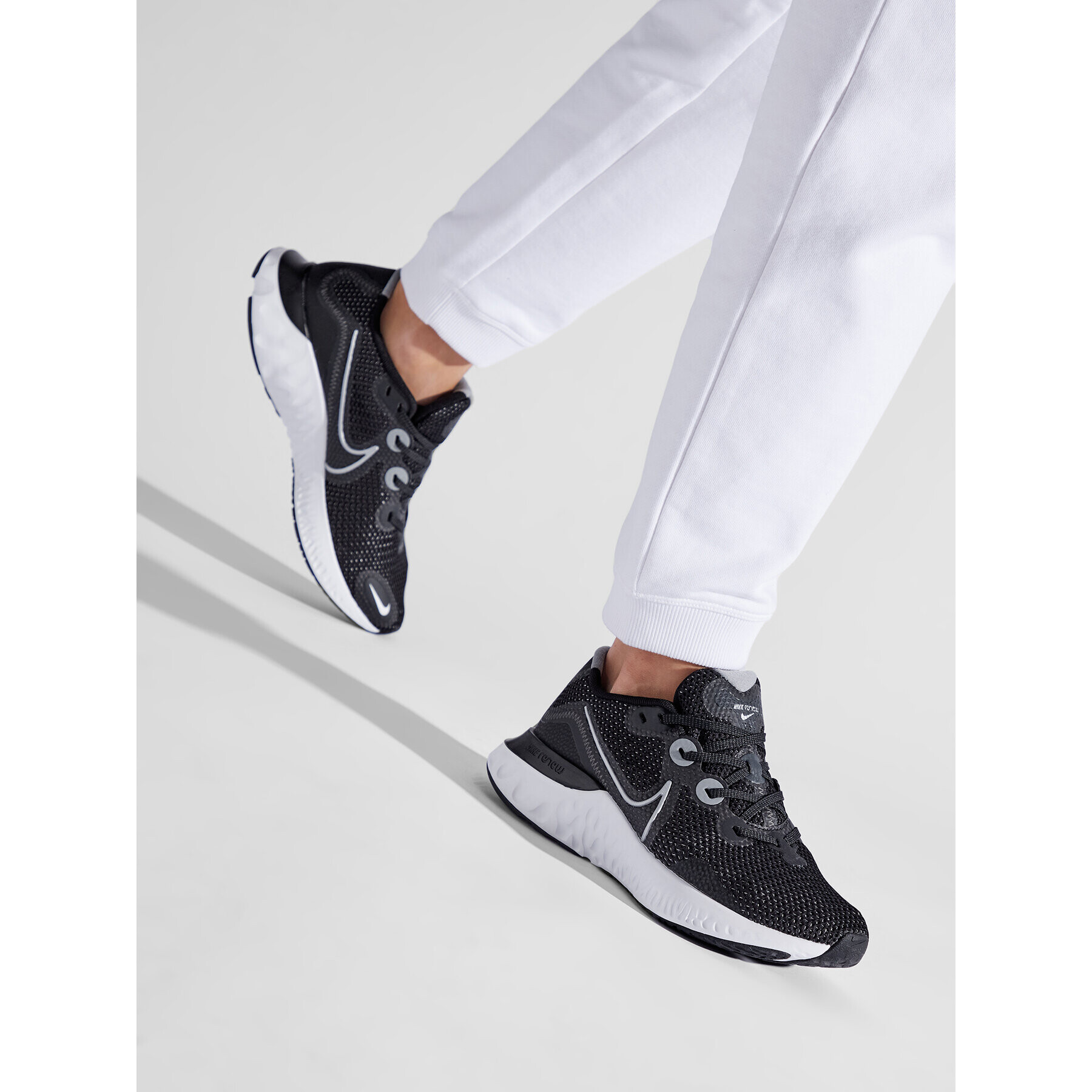Nike Обувки Renew Run CK6360 008 Черен - Pepit.bg