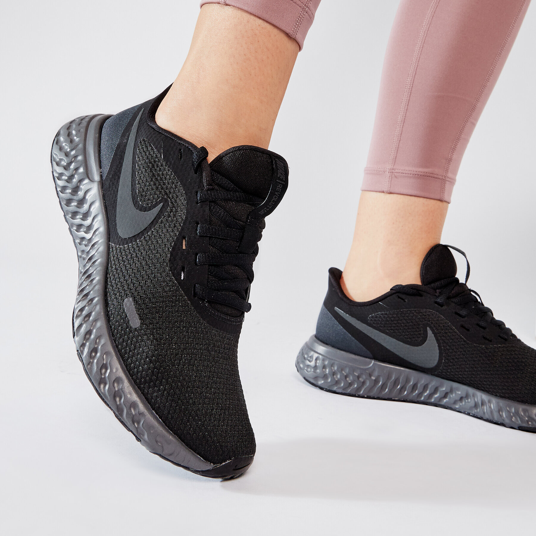 Nike Обувки Revolution 5 BQ3207 001 Черен - Pepit.bg