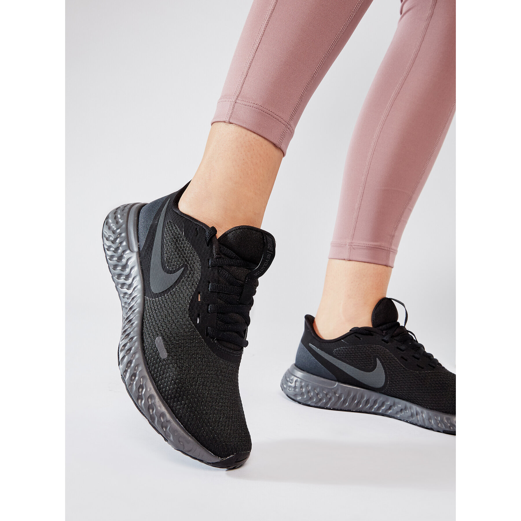 Nike Обувки Revolution 5 BQ3207 001 Черен - Pepit.bg