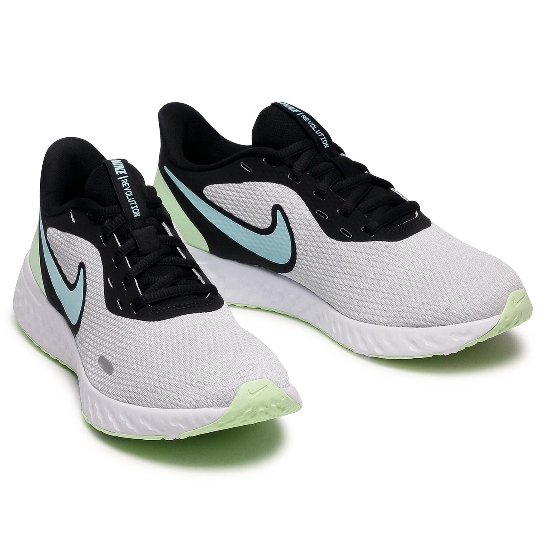 Nike Обувки Revolution 5 BQ3207 009 Бял - Pepit.bg