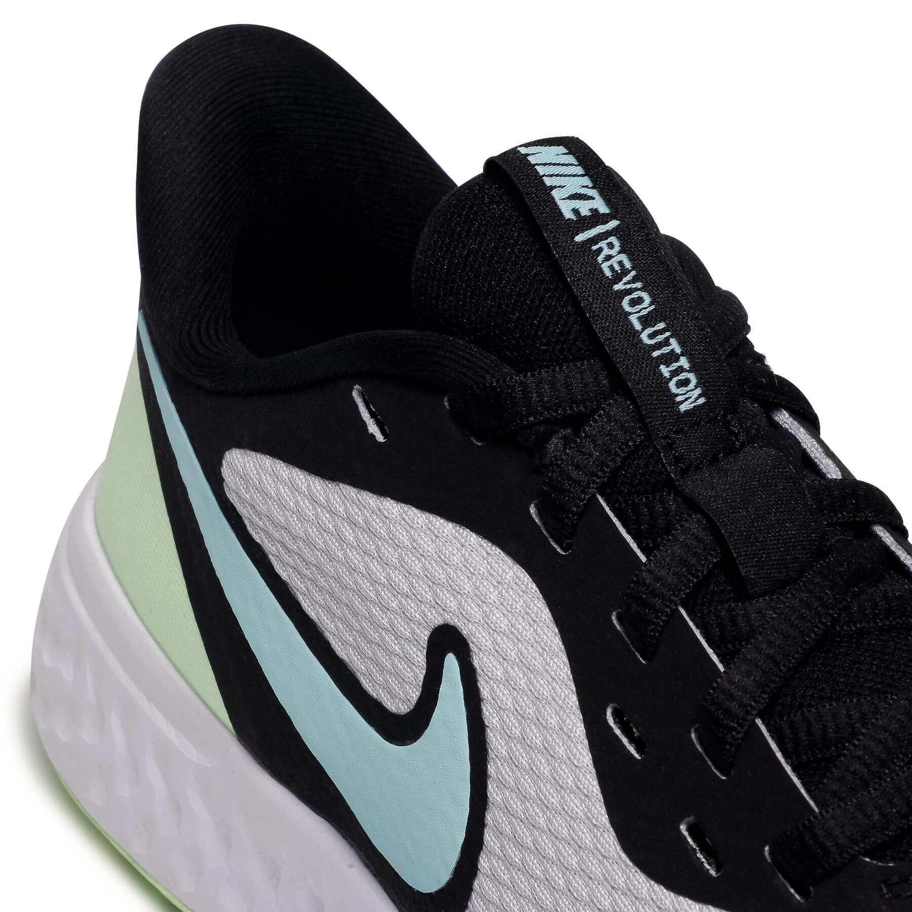 Nike Обувки Revolution 5 BQ3207 009 Бял - Pepit.bg