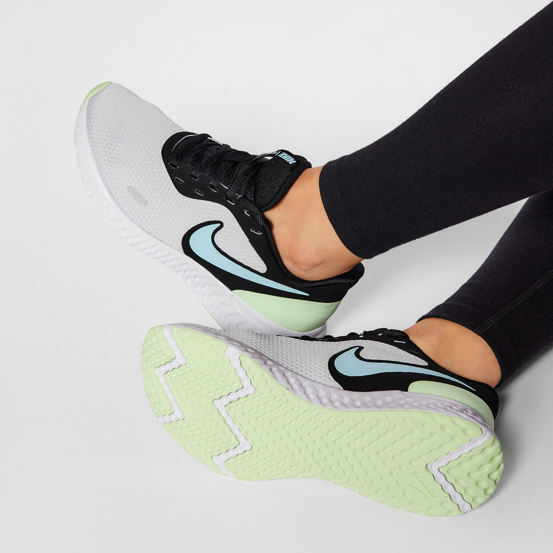 Nike Обувки Revolution 5 BQ3207 009 Бял - Pepit.bg