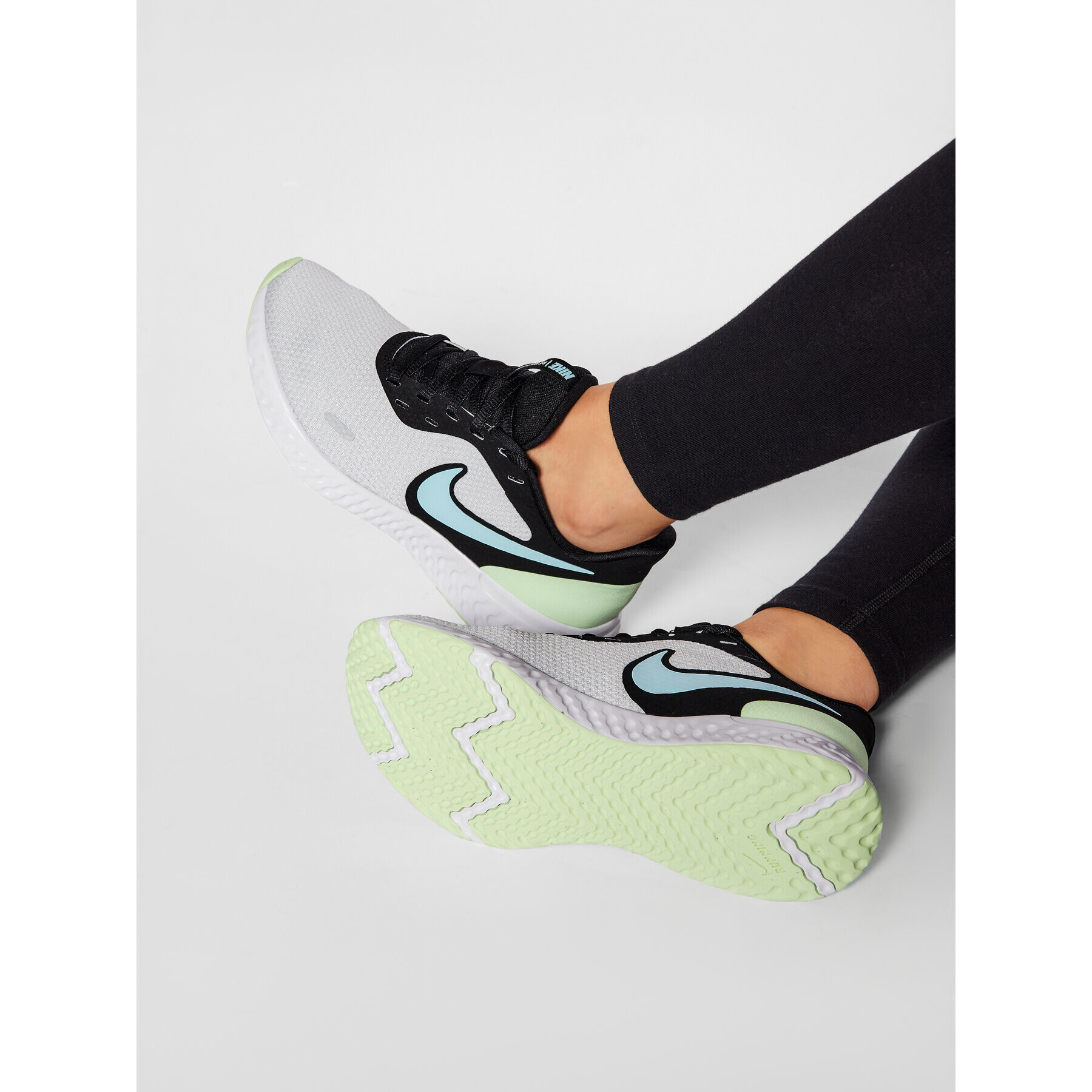 Nike Обувки Revolution 5 BQ3207 009 Бял - Pepit.bg