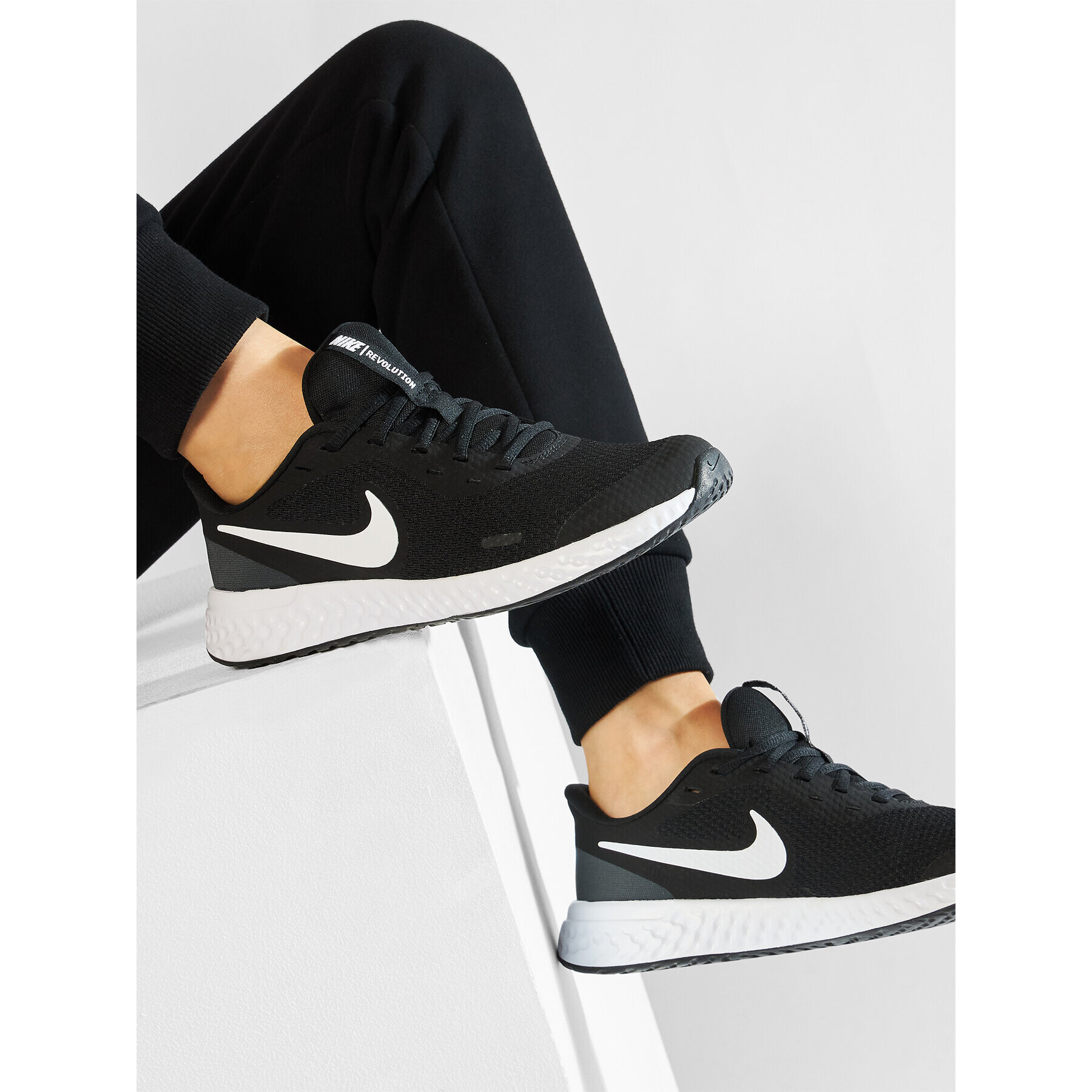Nike Обувки Revolution 5 (GS) BQ5671 003 Черен - Pepit.bg