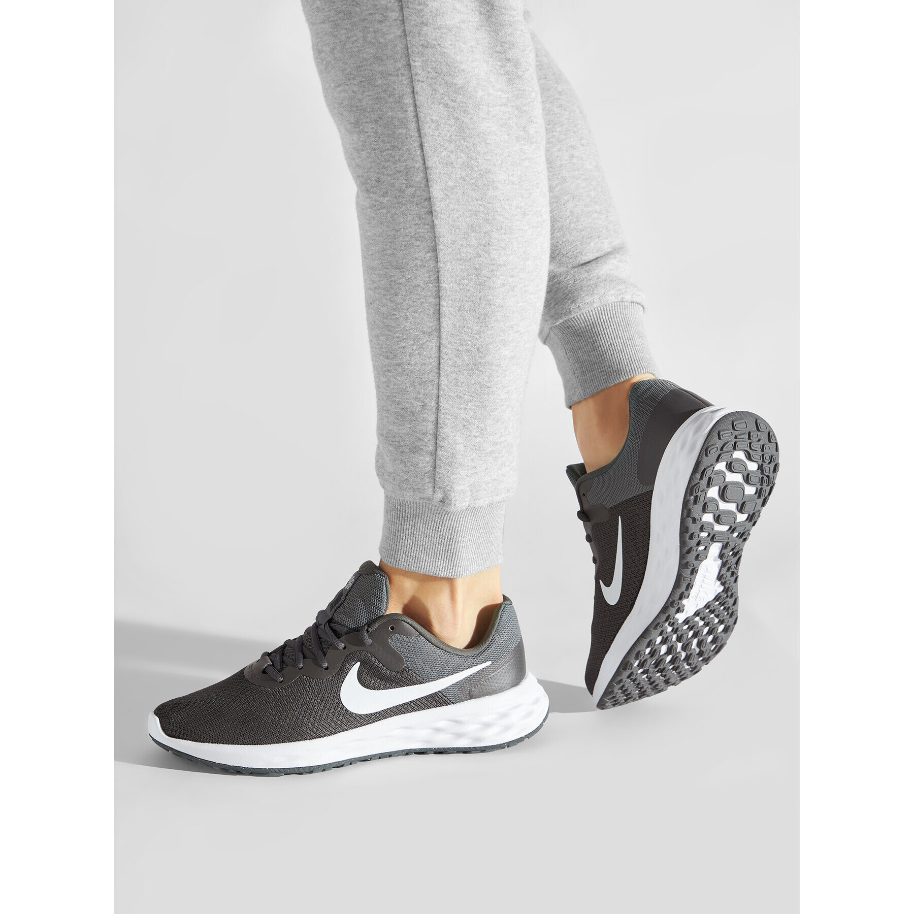 Nike Обувки Revolution 6Nn DC3728 004 Сив - Pepit.bg