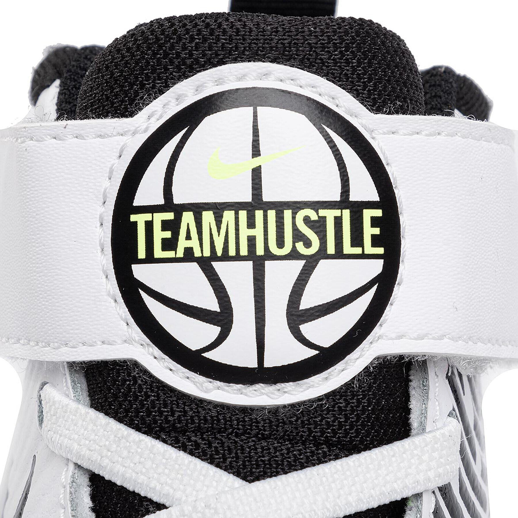 Nike Обувки Team Hustle D 9 (PS) AQ4225 100 Бял - Pepit.bg