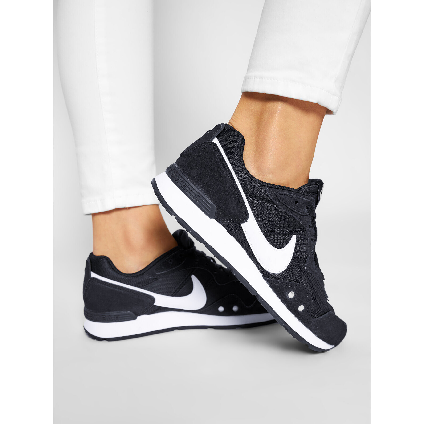 Nike Обувки Venture Runner CK2948 001 Черен - Pepit.bg