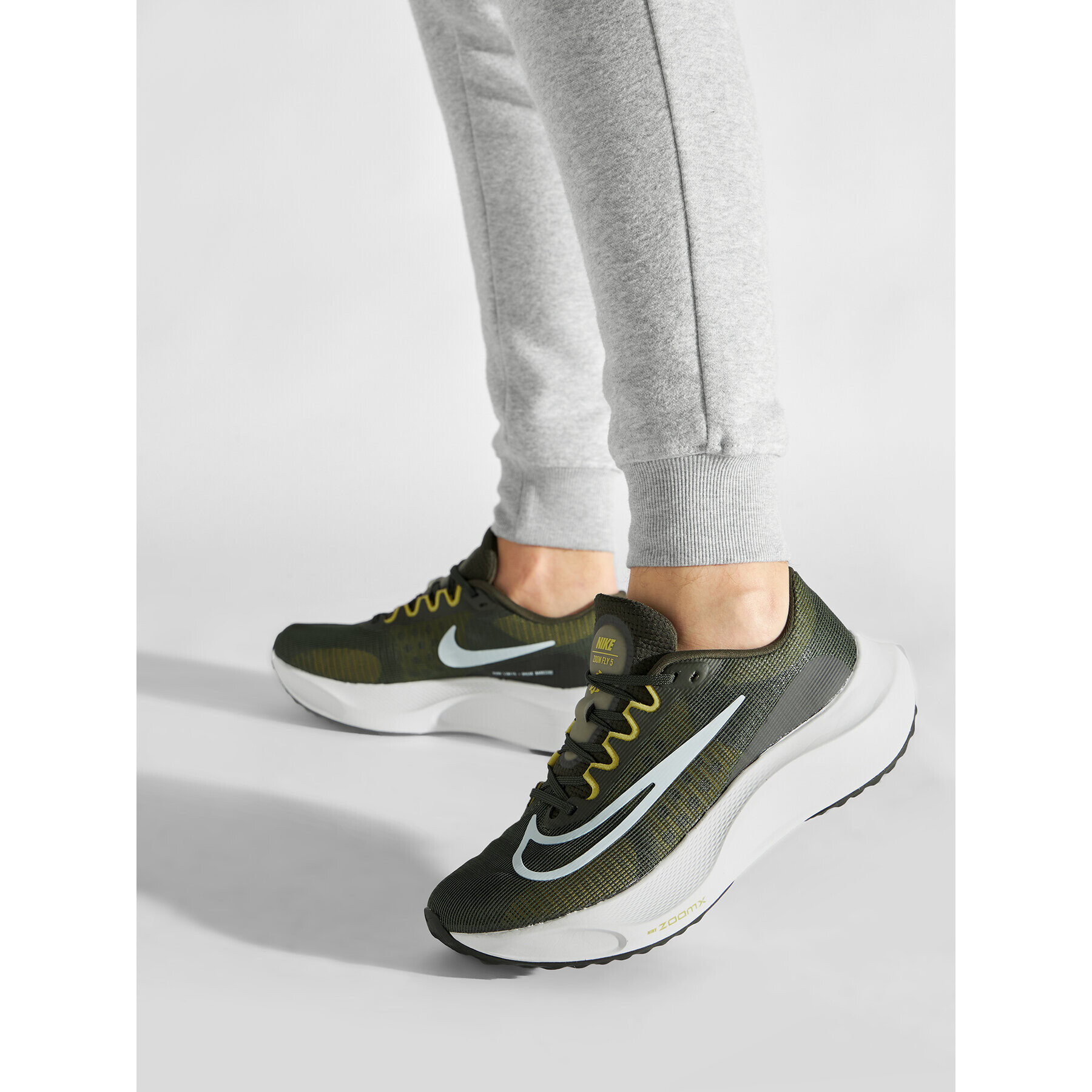 Nike Обувки Zoom Fly 5 DM8968 301 Каки - Pepit.bg