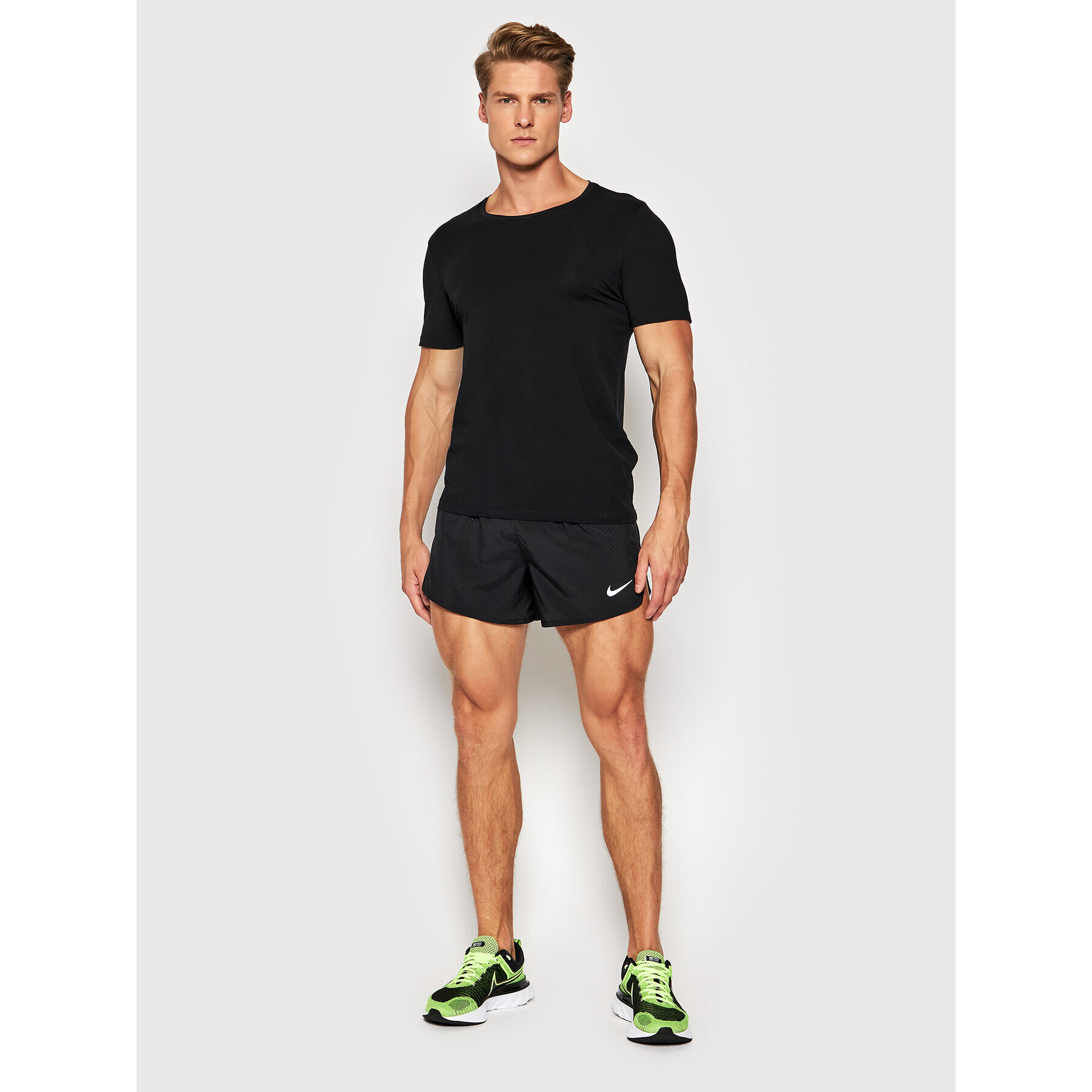 Nike Спортни шорти Fast CJ7847 Черен Standard Fit - Pepit.bg