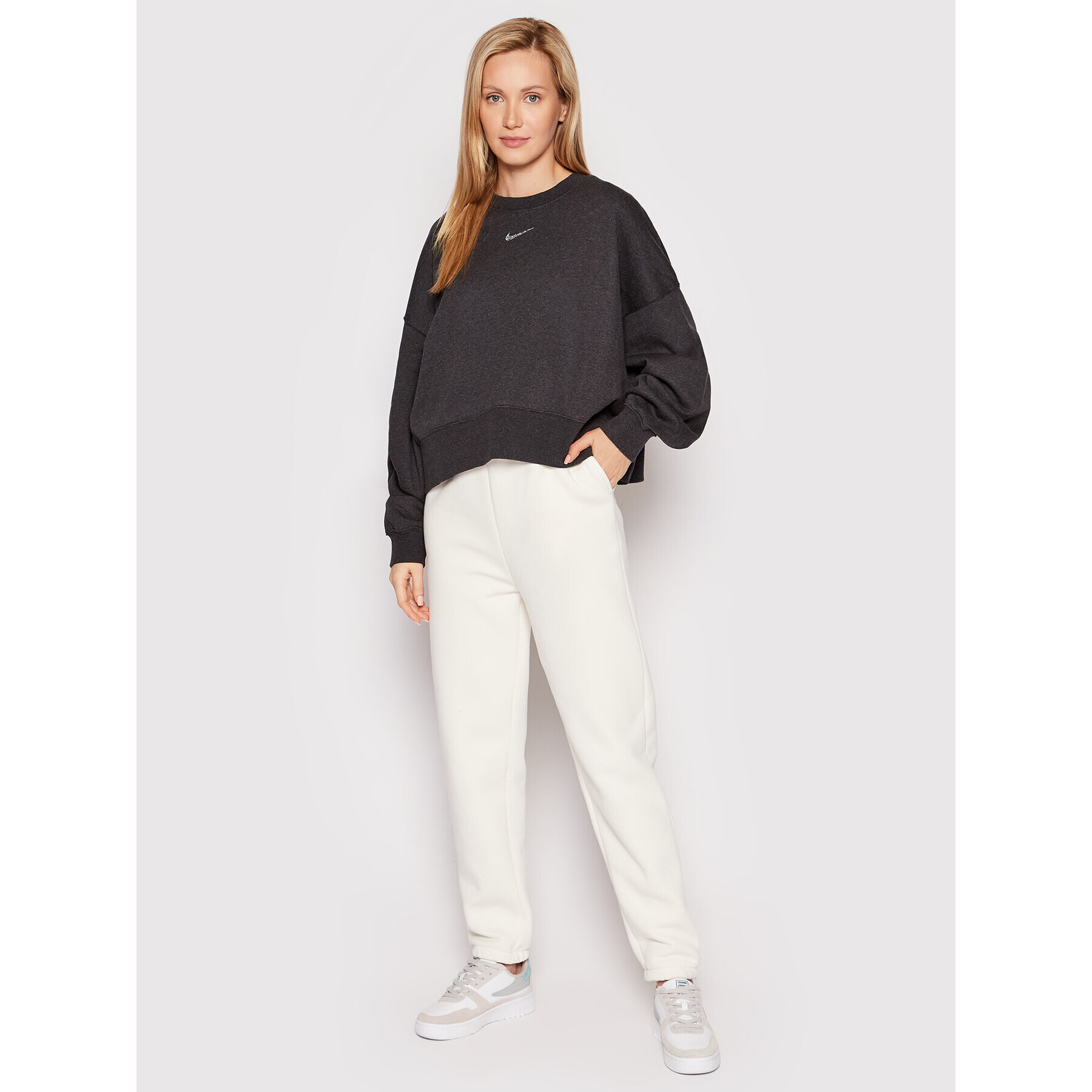Nike Суитшърт Sportswear Essentials DJ6937 Сив Oversize - Pepit.bg